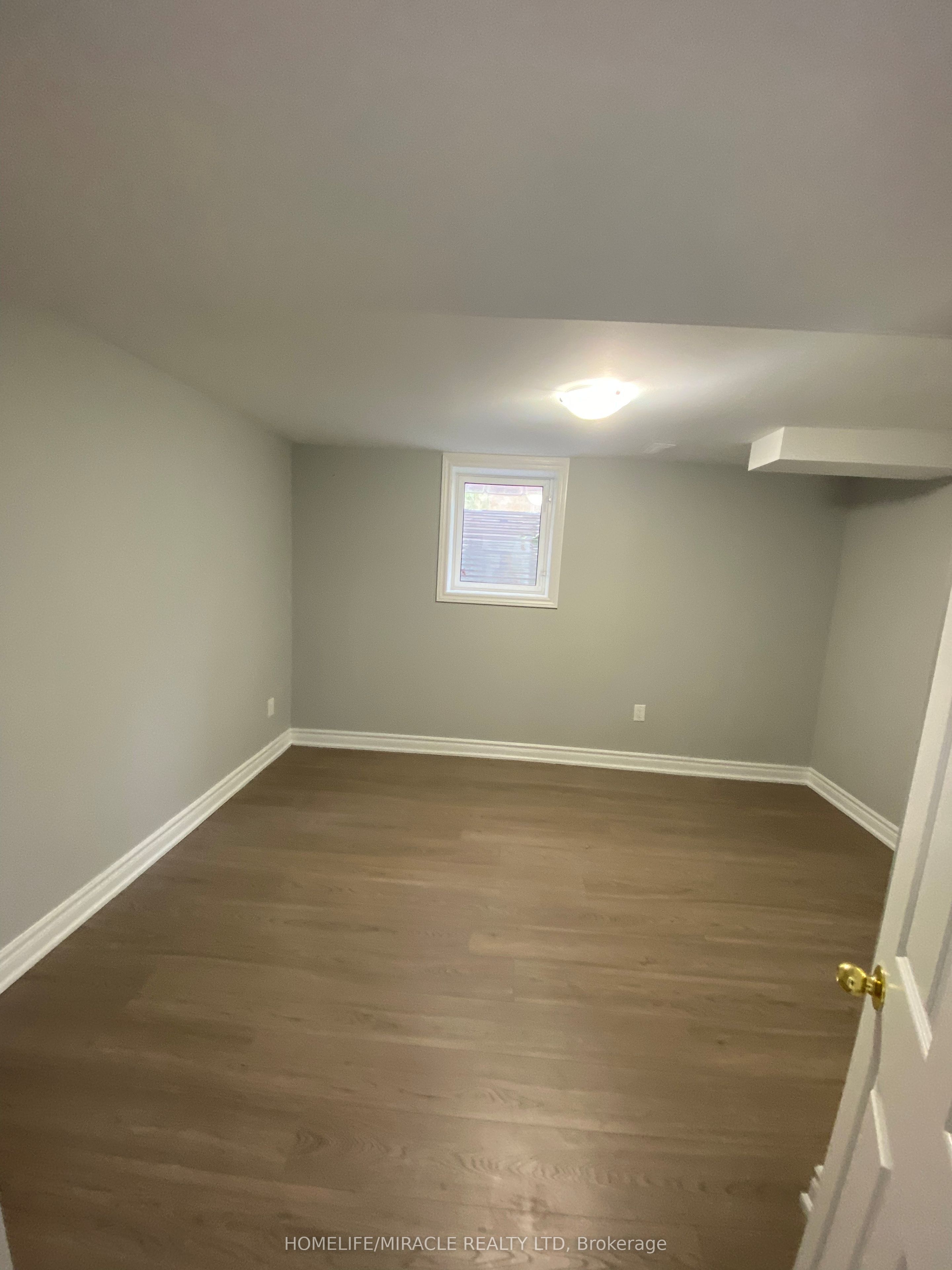 Unit Bsmt - 53 Parkside Drive, Brampton 4