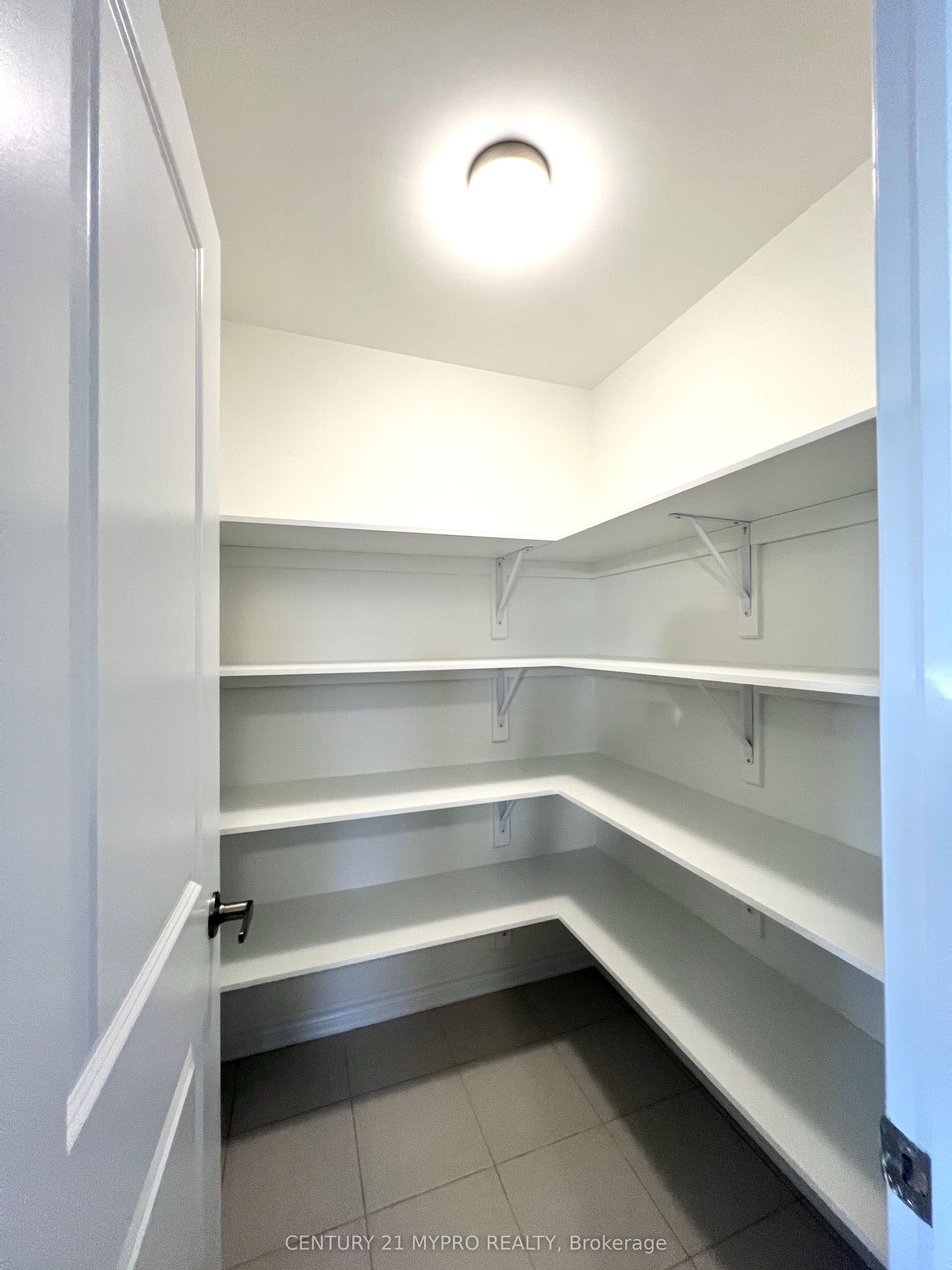 Unit Upper - 2 Thornbird Crescent, Brampton 5