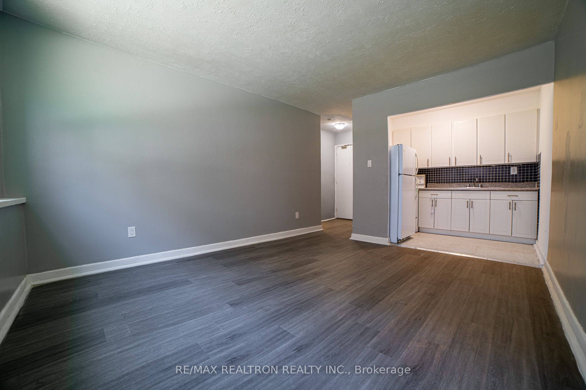Unit 111 - 2369 Lake Shore Boulevard W, Etobicoke 3