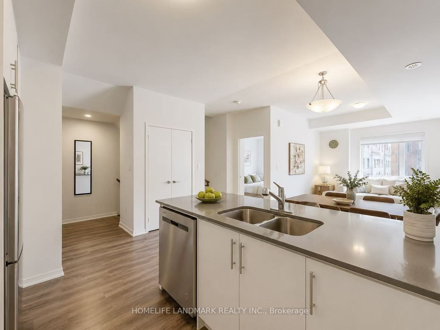 Unit 186 - 10 Lloyd Janes Lane, Etobicoke 3