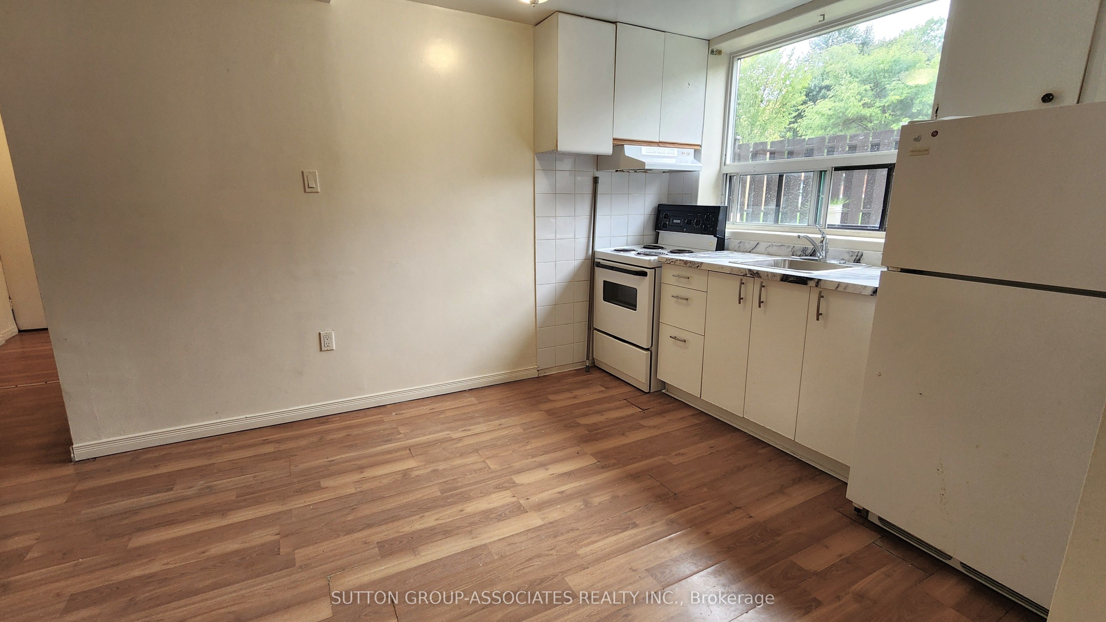 Unit 102 - 3 Greenbrook Drive, Toronto 5