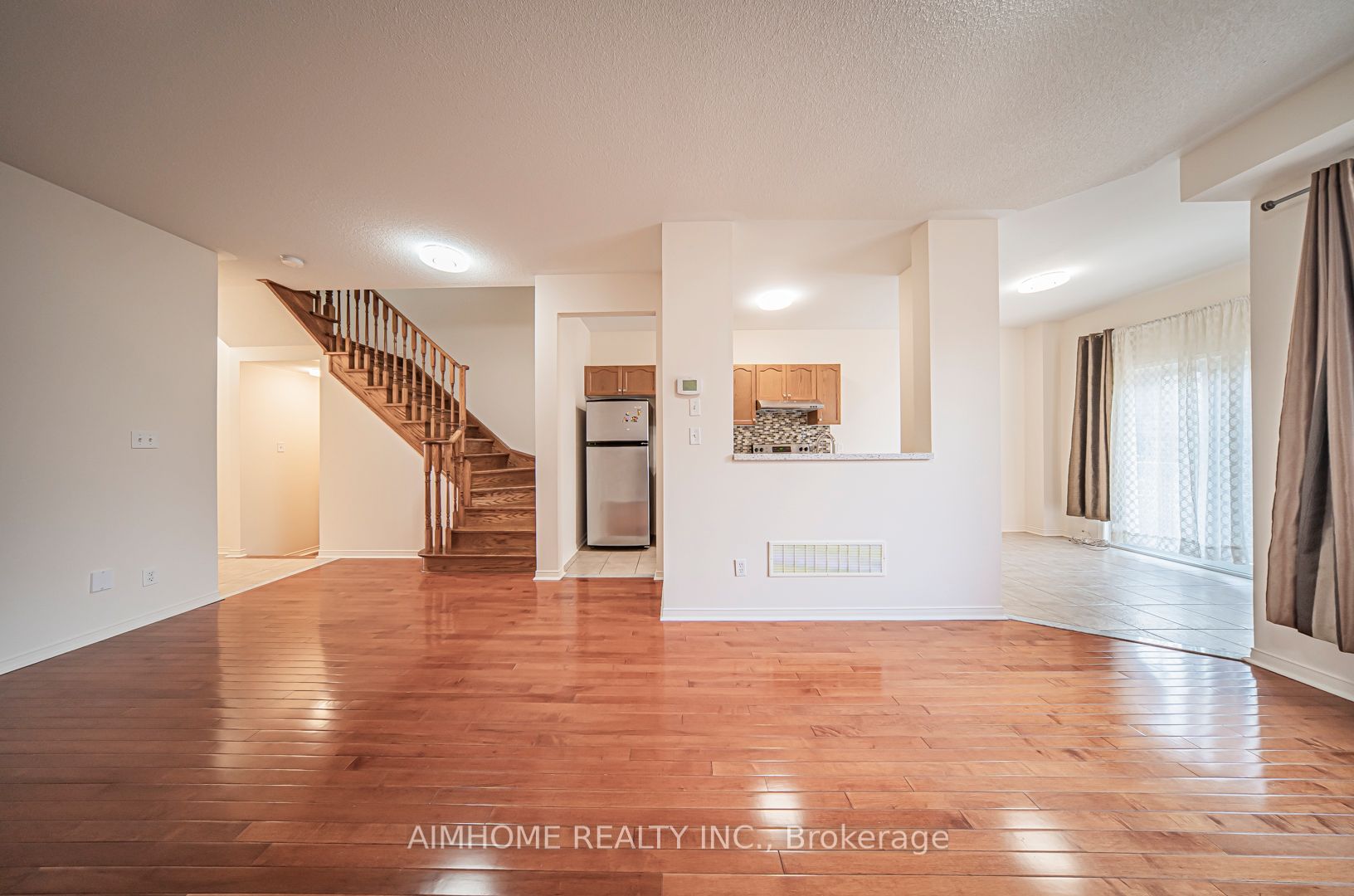 688 Courtney Valley Road, Mississauga 2