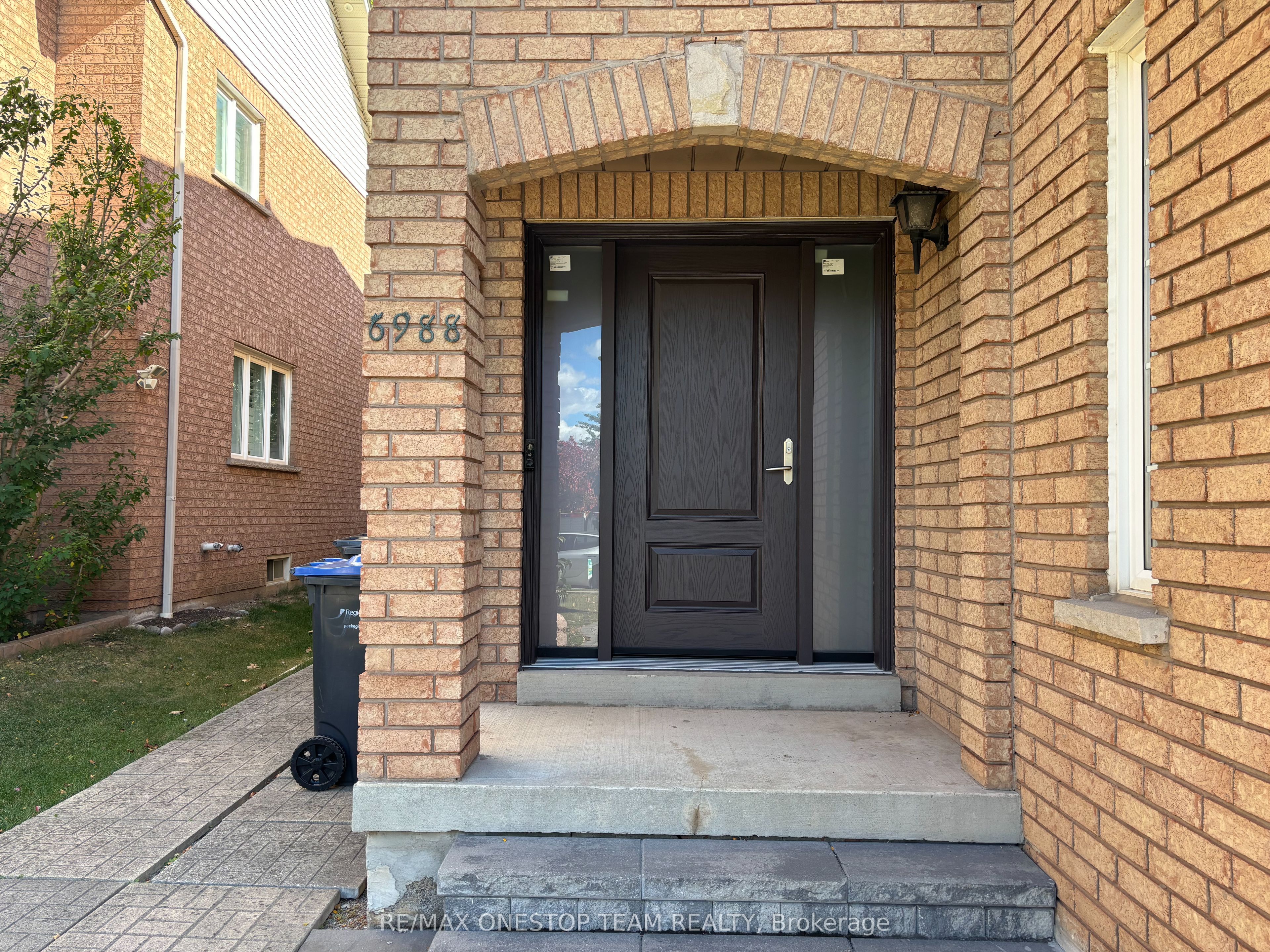 6988 Tassel Crescent, Mississauga 2