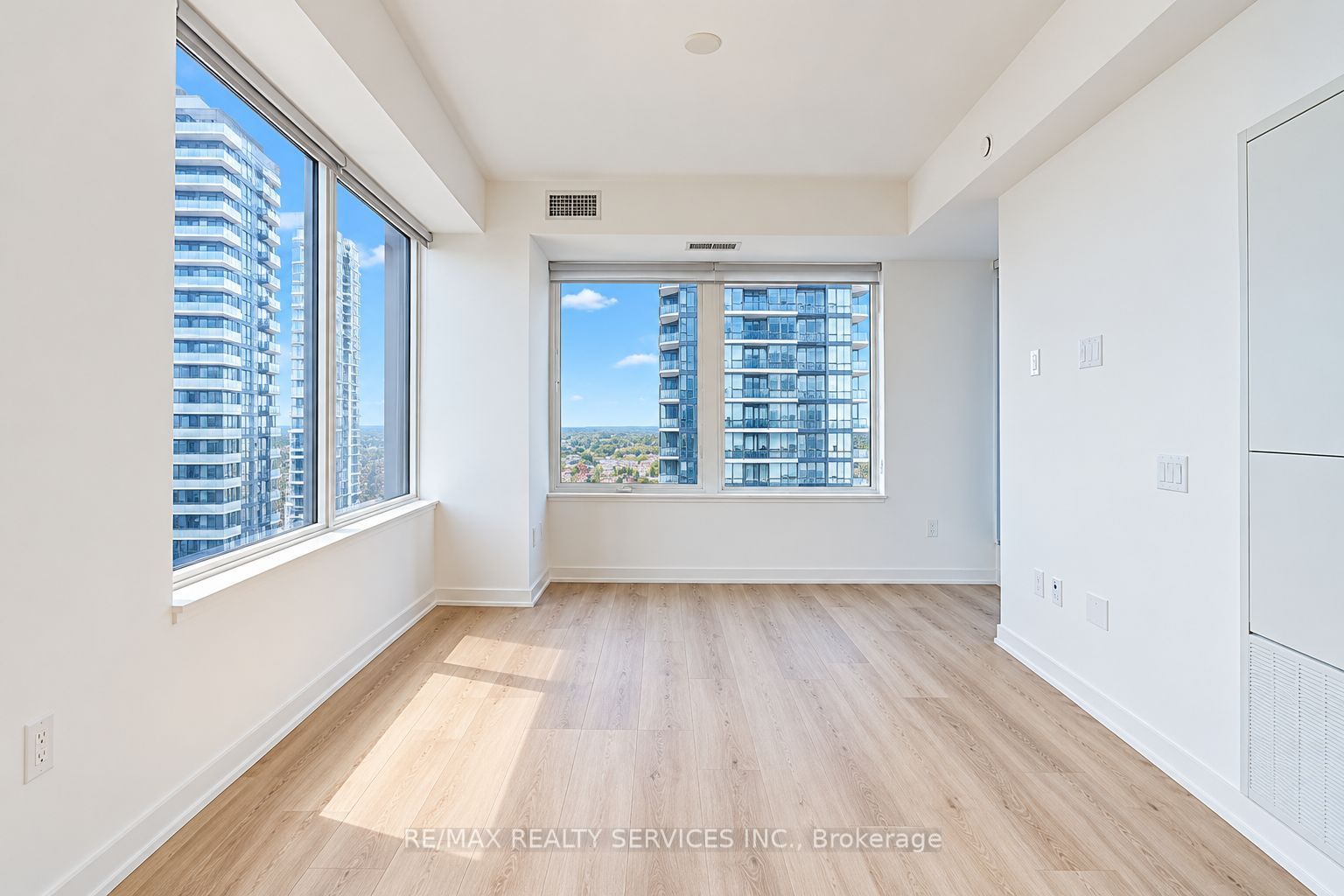 Unit 2408 - 395 Square One Drive, Mississauga 4