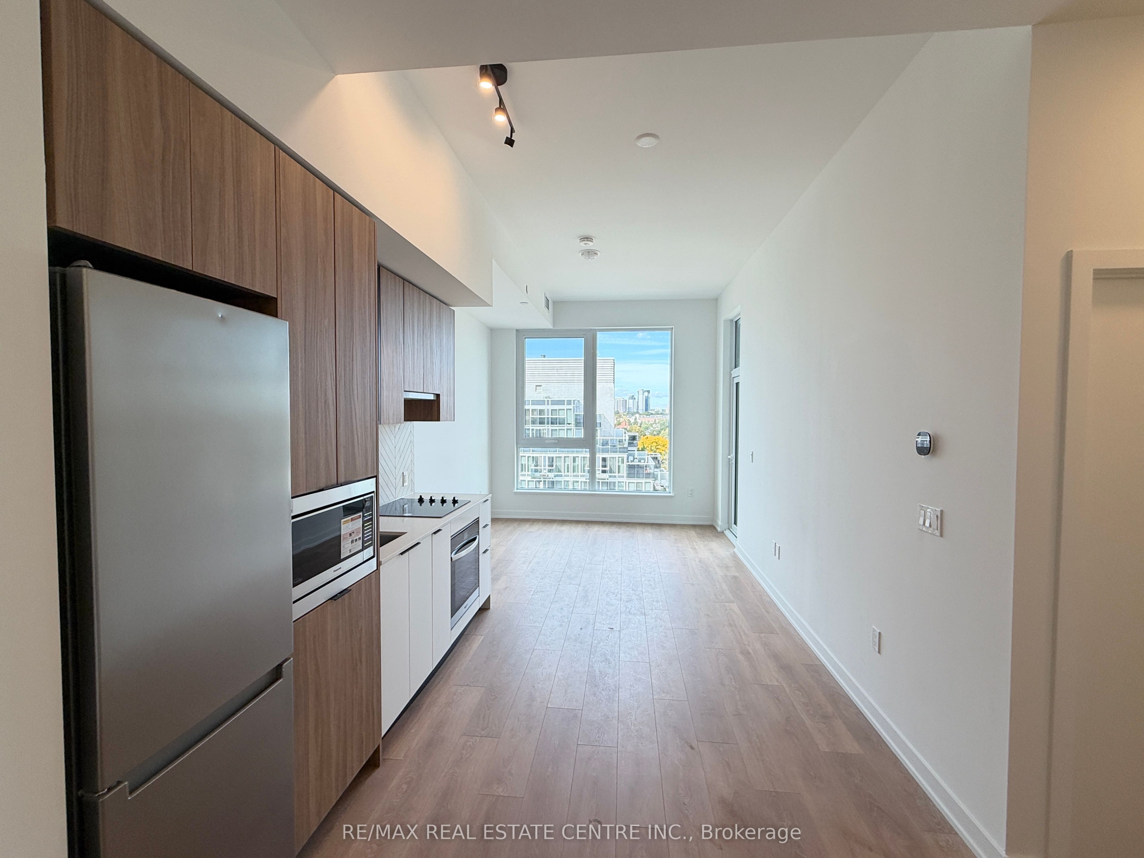 Unit 825 - 1037 The Queensway, Etobicoke 4
