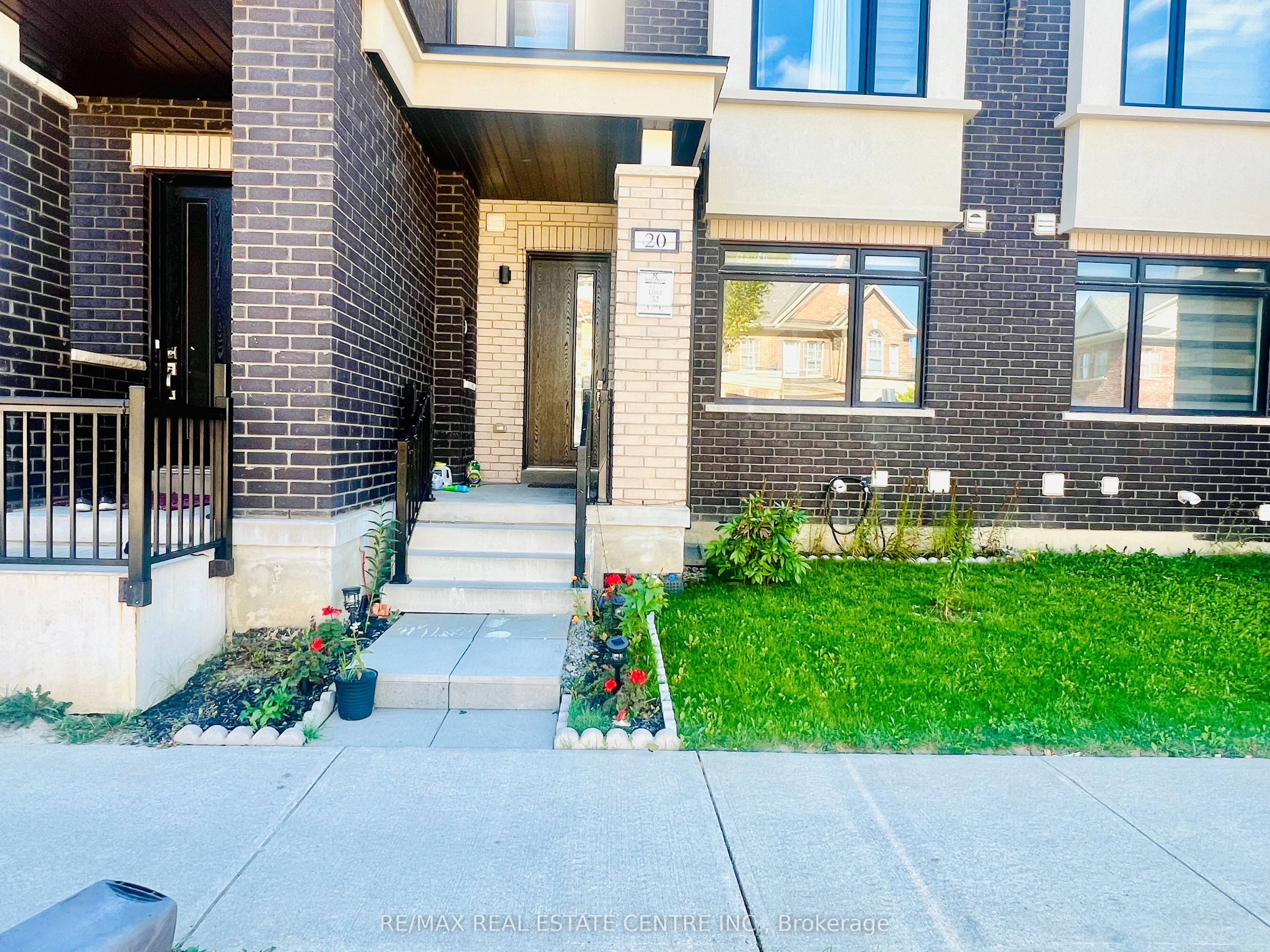 20 Military Crescent, Brampton 4