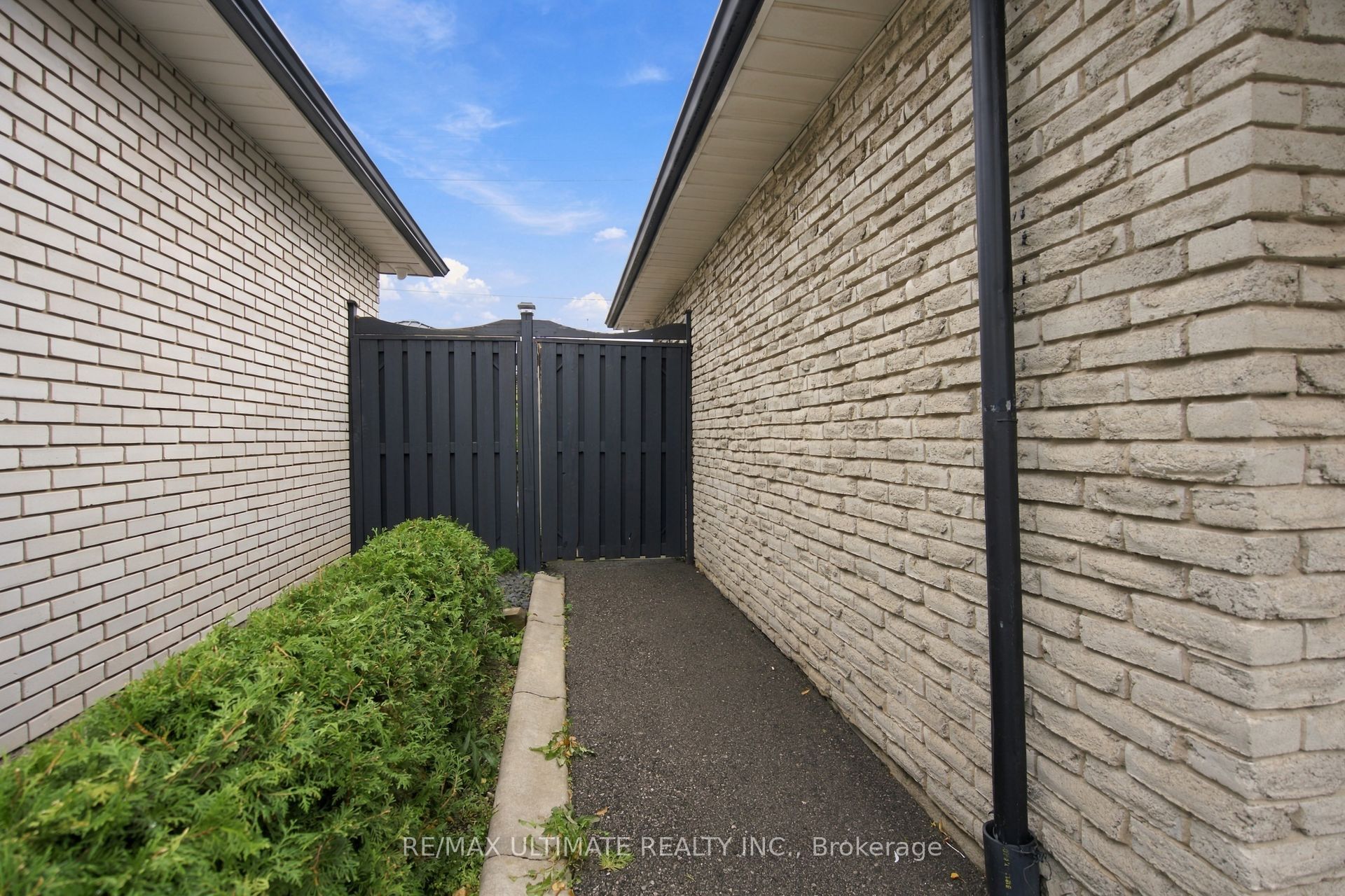 7639 Kittridge Drive, Mississauga 3