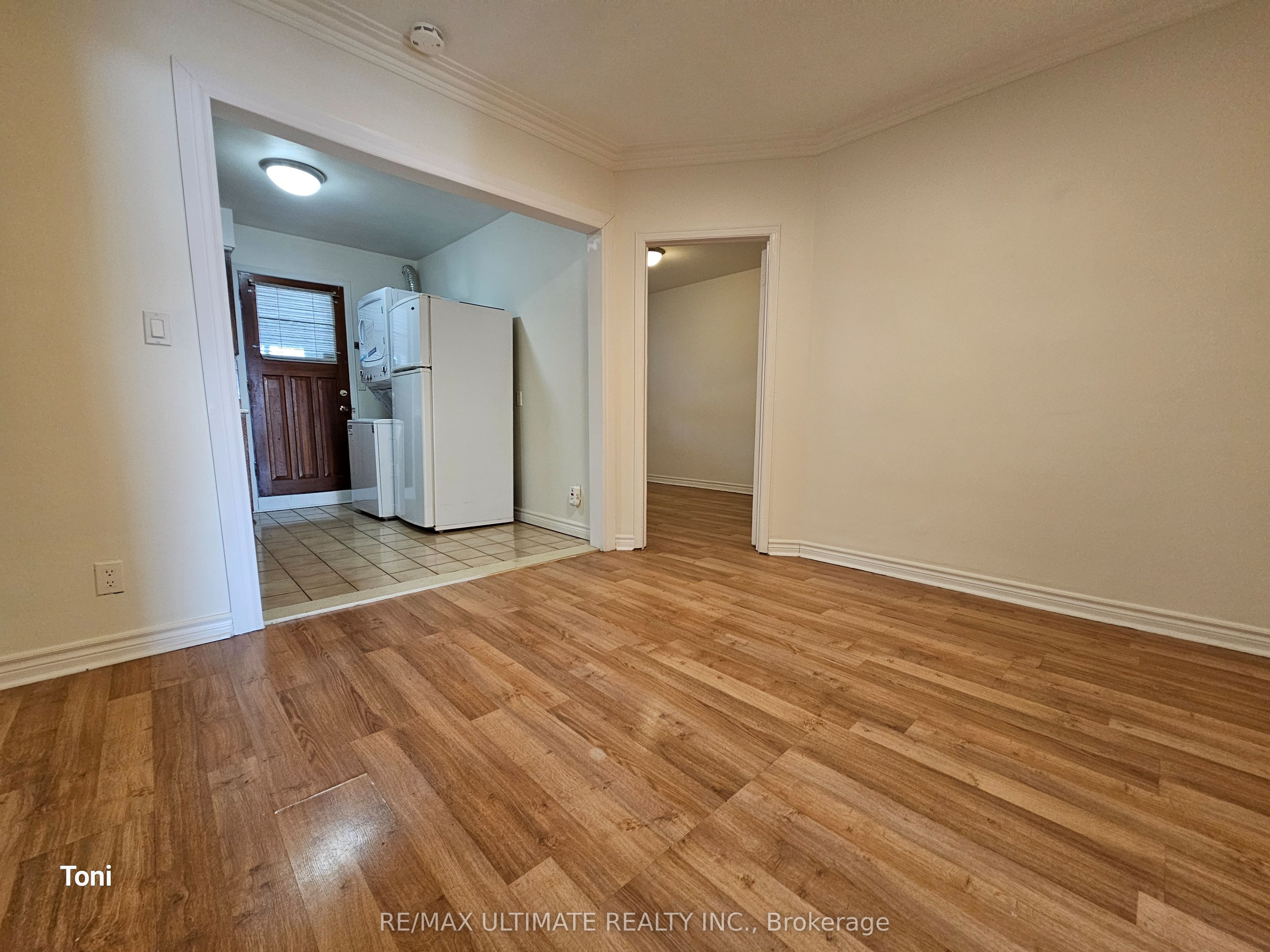 Unit 2nd floor - 568 Rogers Road, Toronto 3