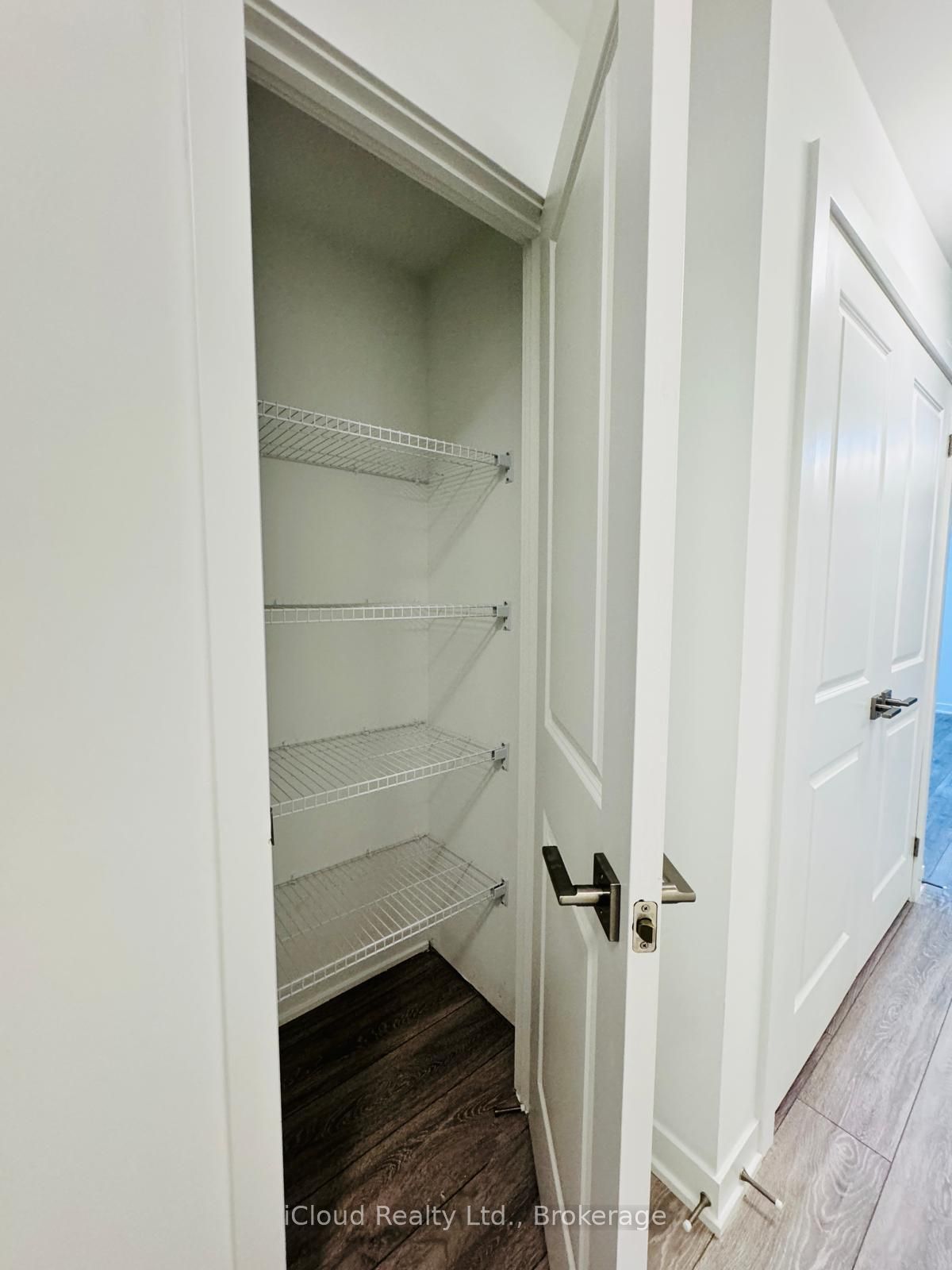 Unit 9 - 4025 Hickory Drive, Mississauga 5