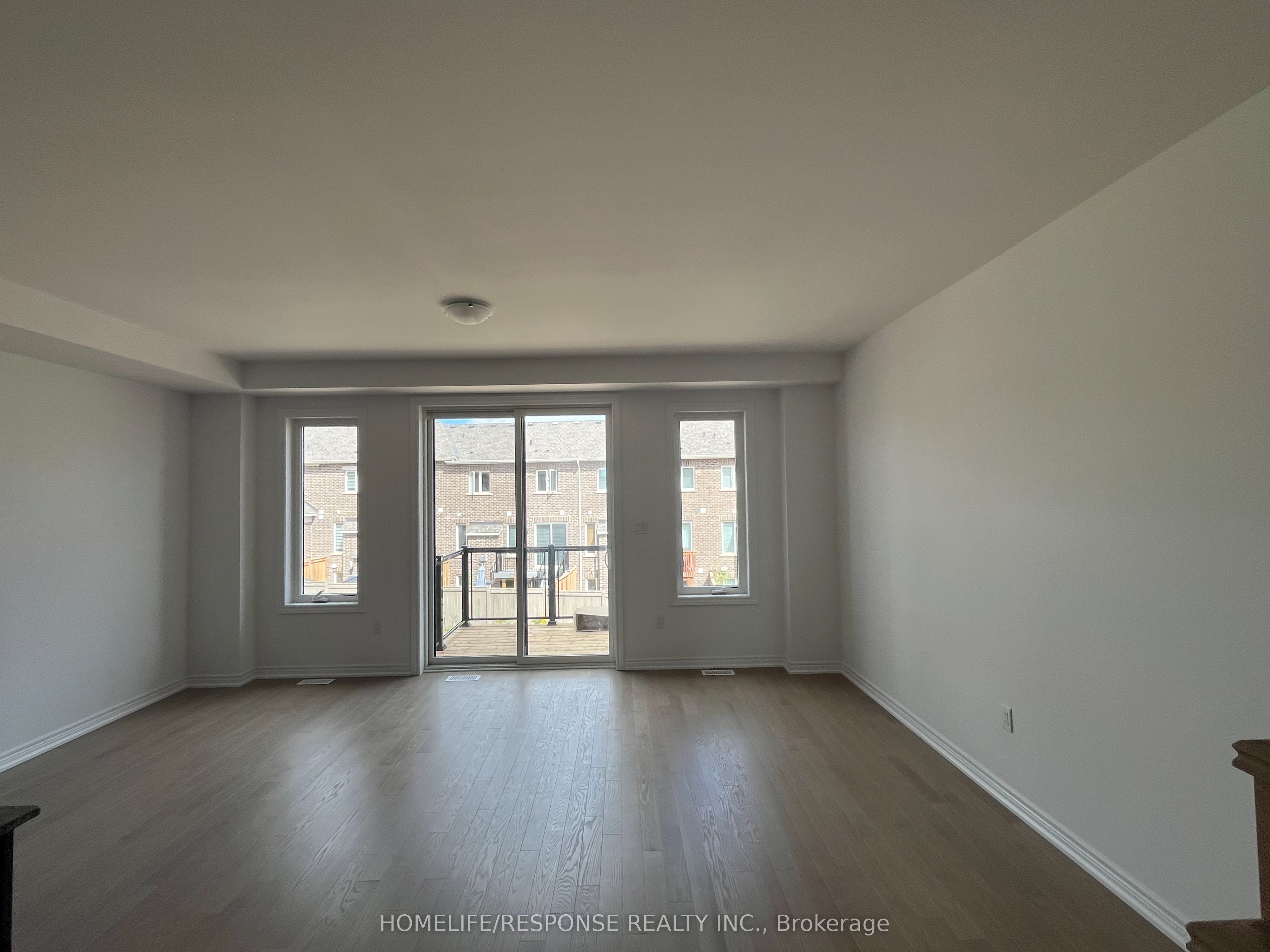3573 POST Road, Oakville 4