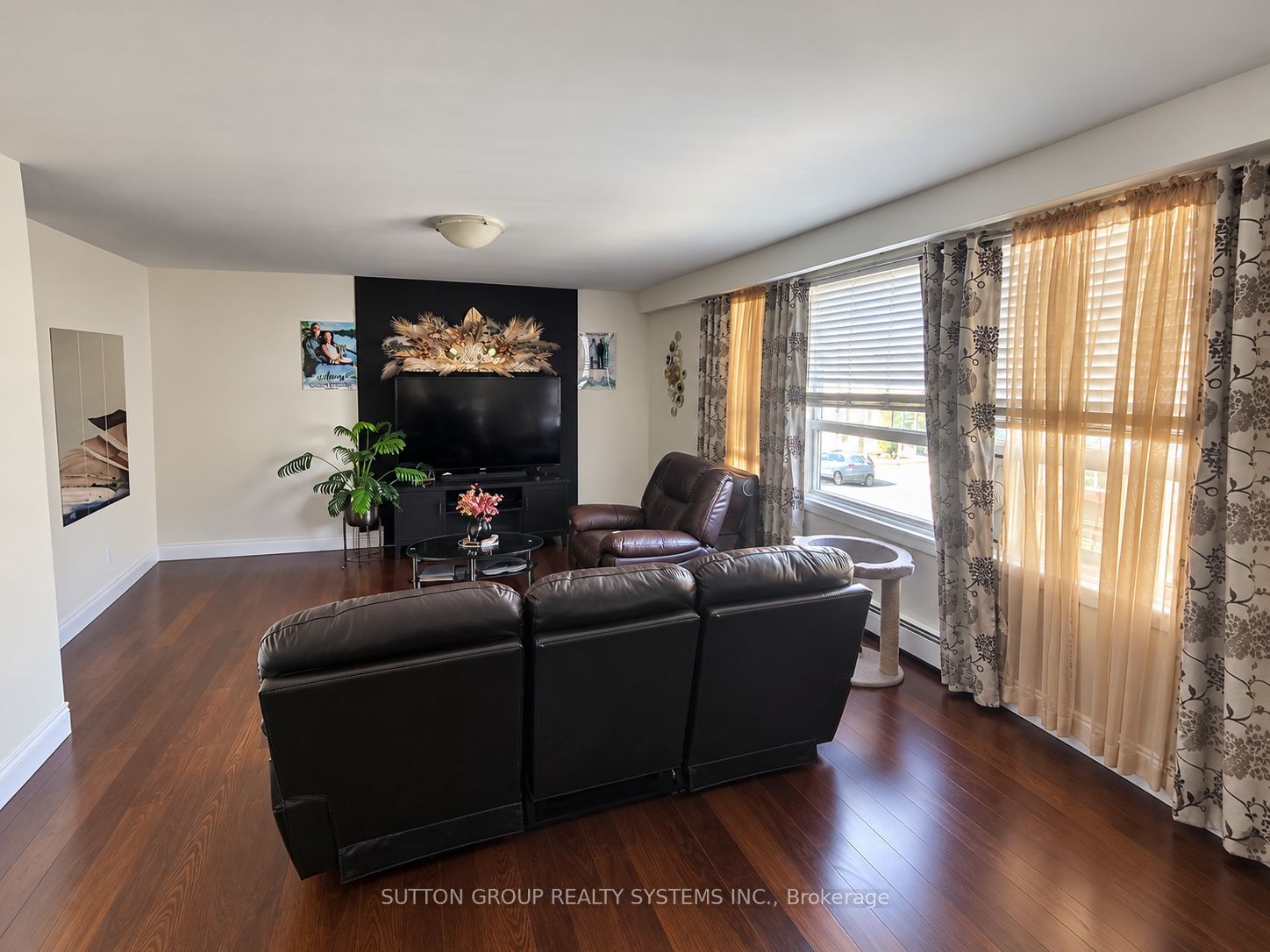 Unit 1-2nd Floor Front Apart - 2601 Eglinton Avenue W, Toronto 2