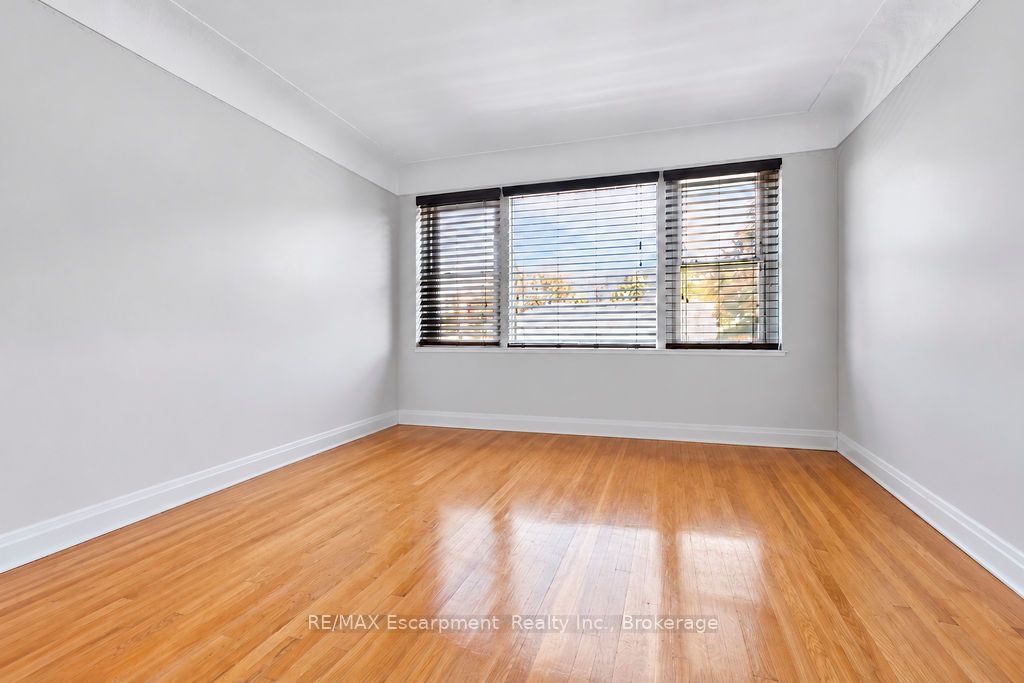 Unit 303 - 830 Robinson Street, Burlington 2