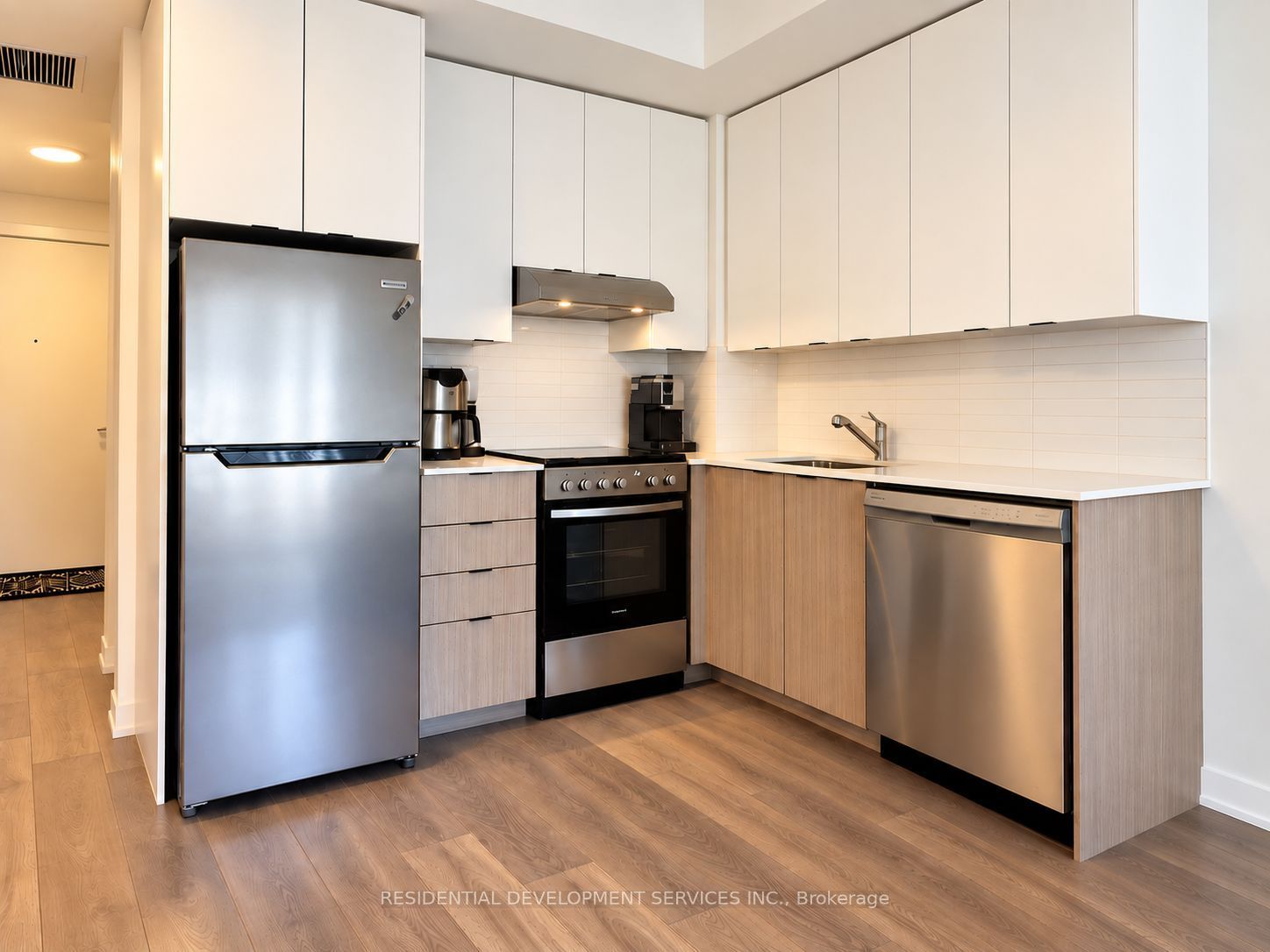 Unit 608 - 135 Canon Jackson Drive, Toronto 5