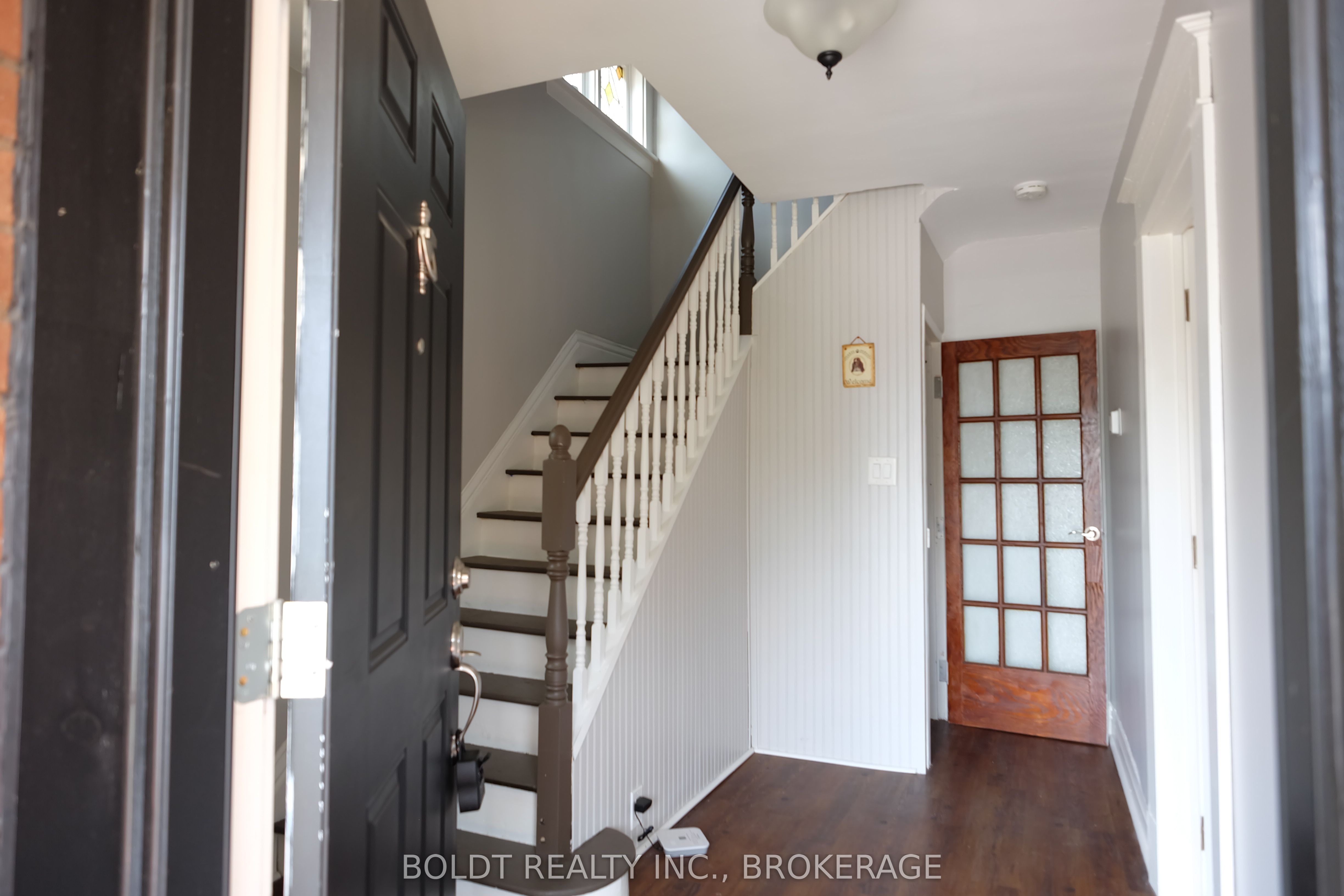 Unit 2 - 5029 Fourth Avenue, Niagara Falls 3