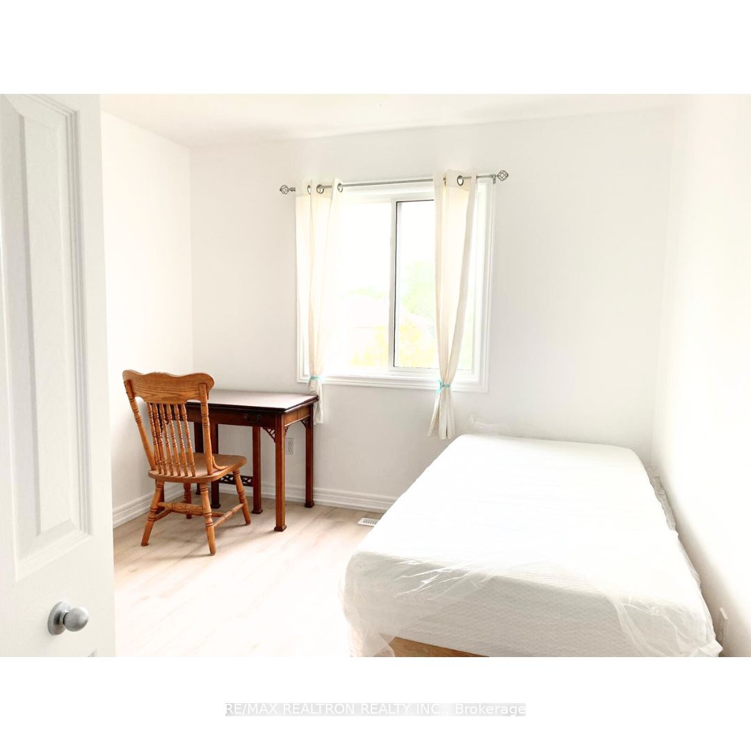 962 Queensborough Court, London 4