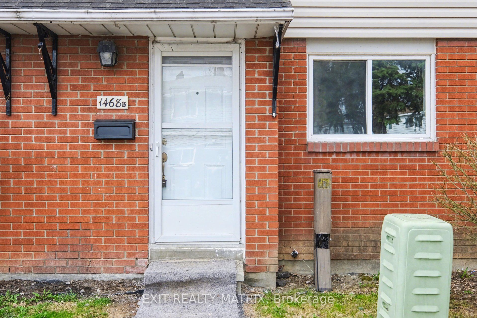 Unit B - 1468 Heatherington Road, Ottawa 2