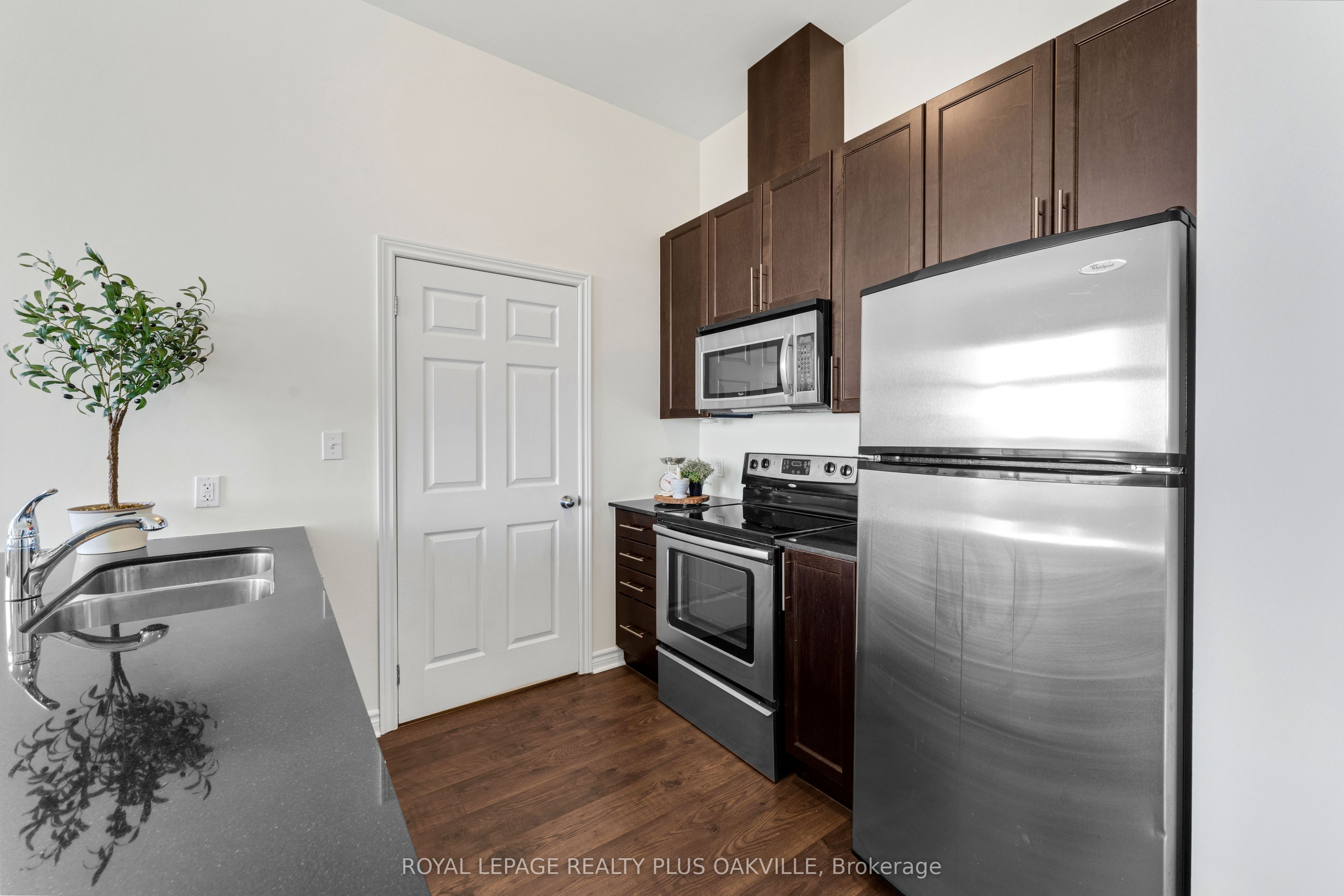 Unit 1207 - 170 Water Street N, Cambridge 4