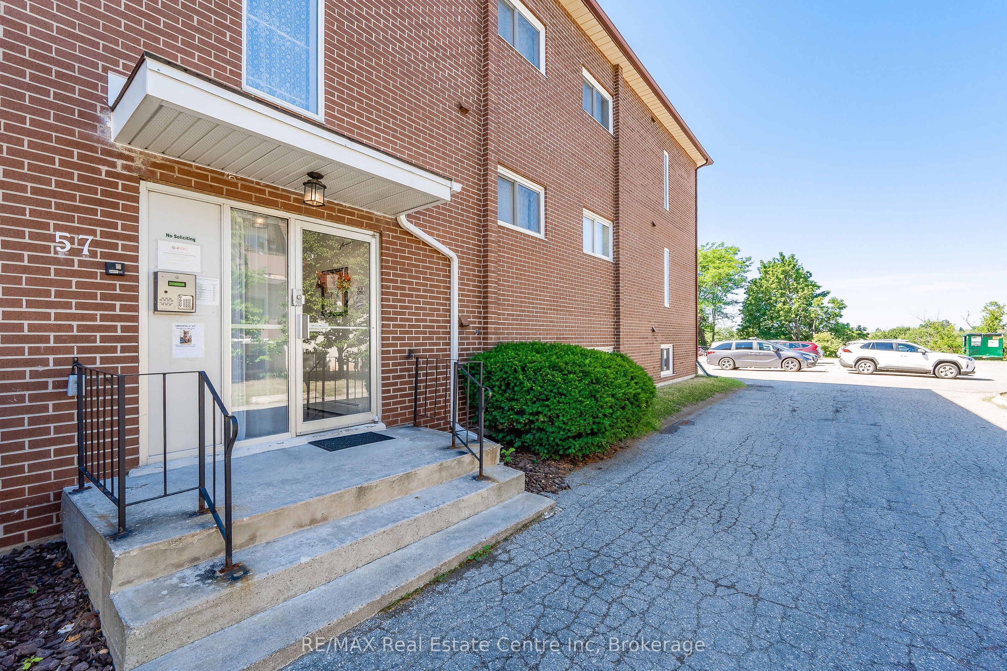 Unit 102 - 57 Conroy Crescent, Guelph 3