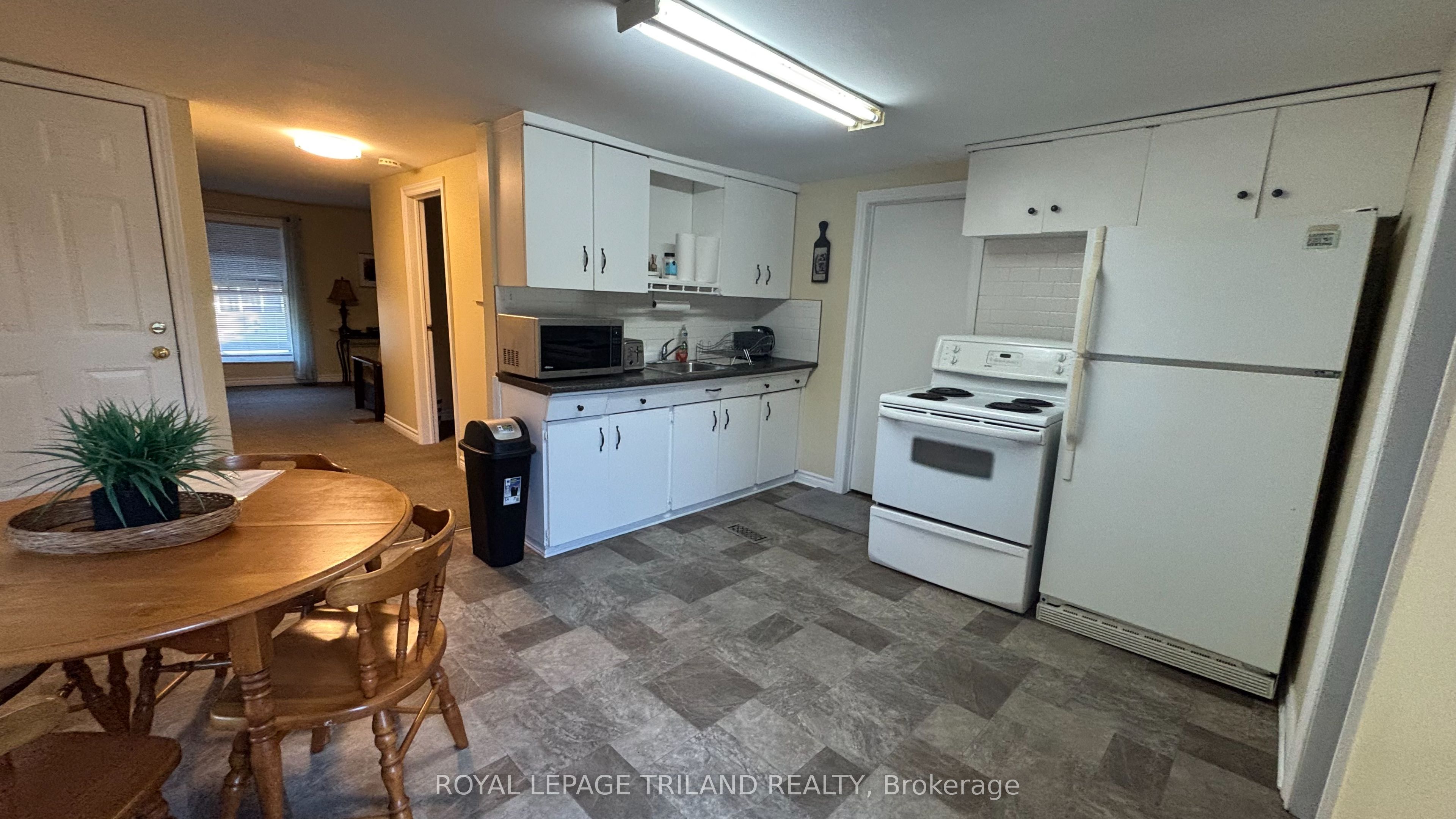 Unit UPPER - 279 Charlotte Street, Central Elgin 5