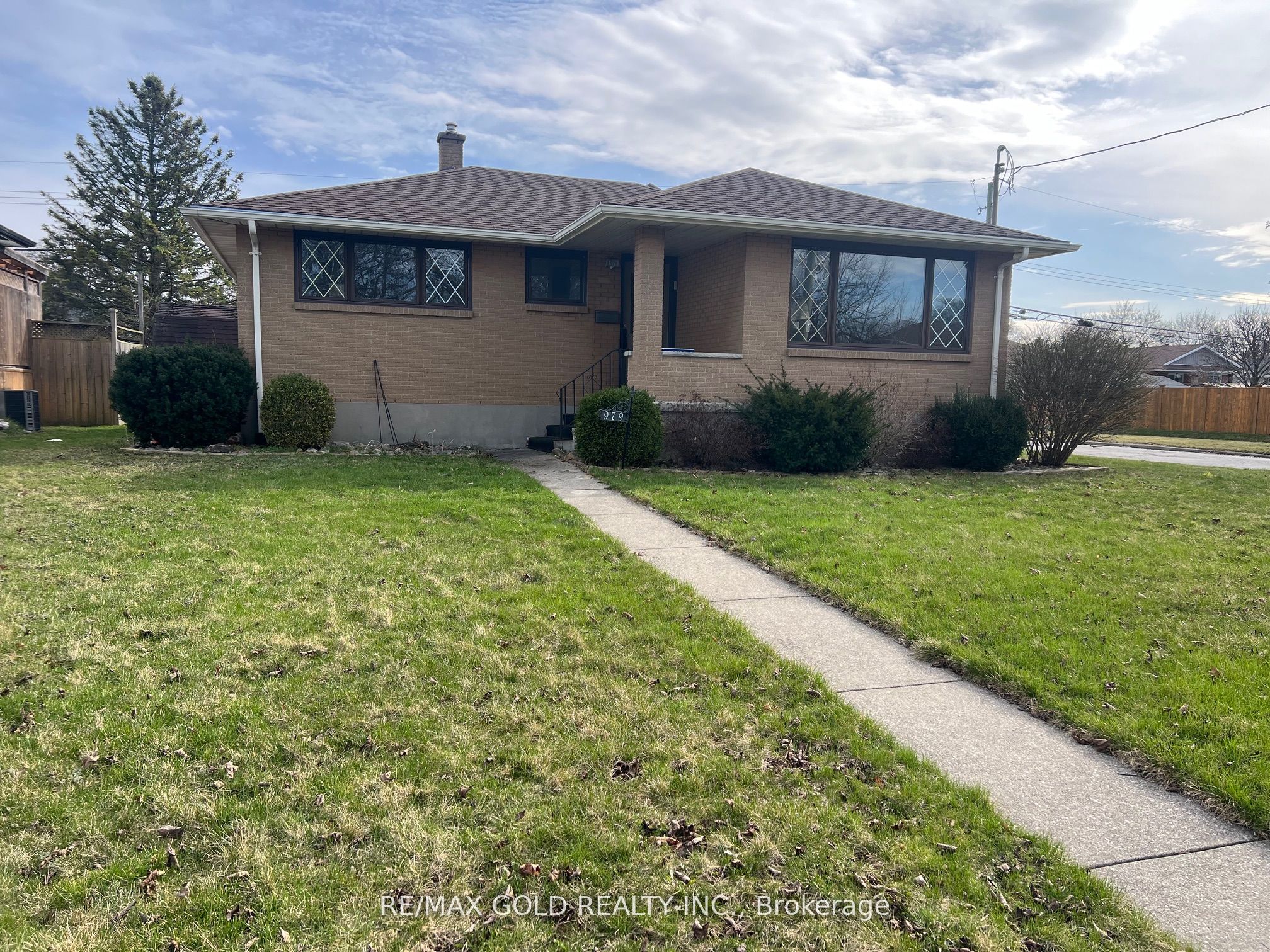 979 Wellington Street, Sarnia 2