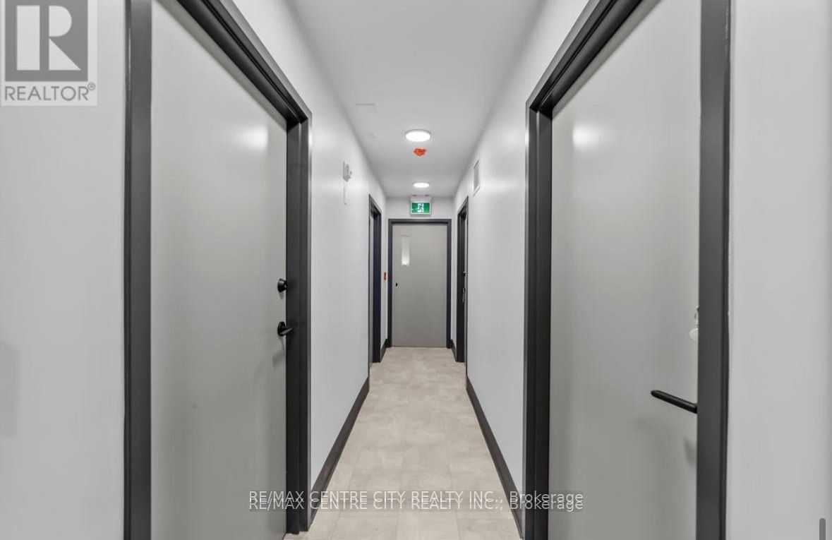 Unit 2 - 400 Scenic Drive, London 4