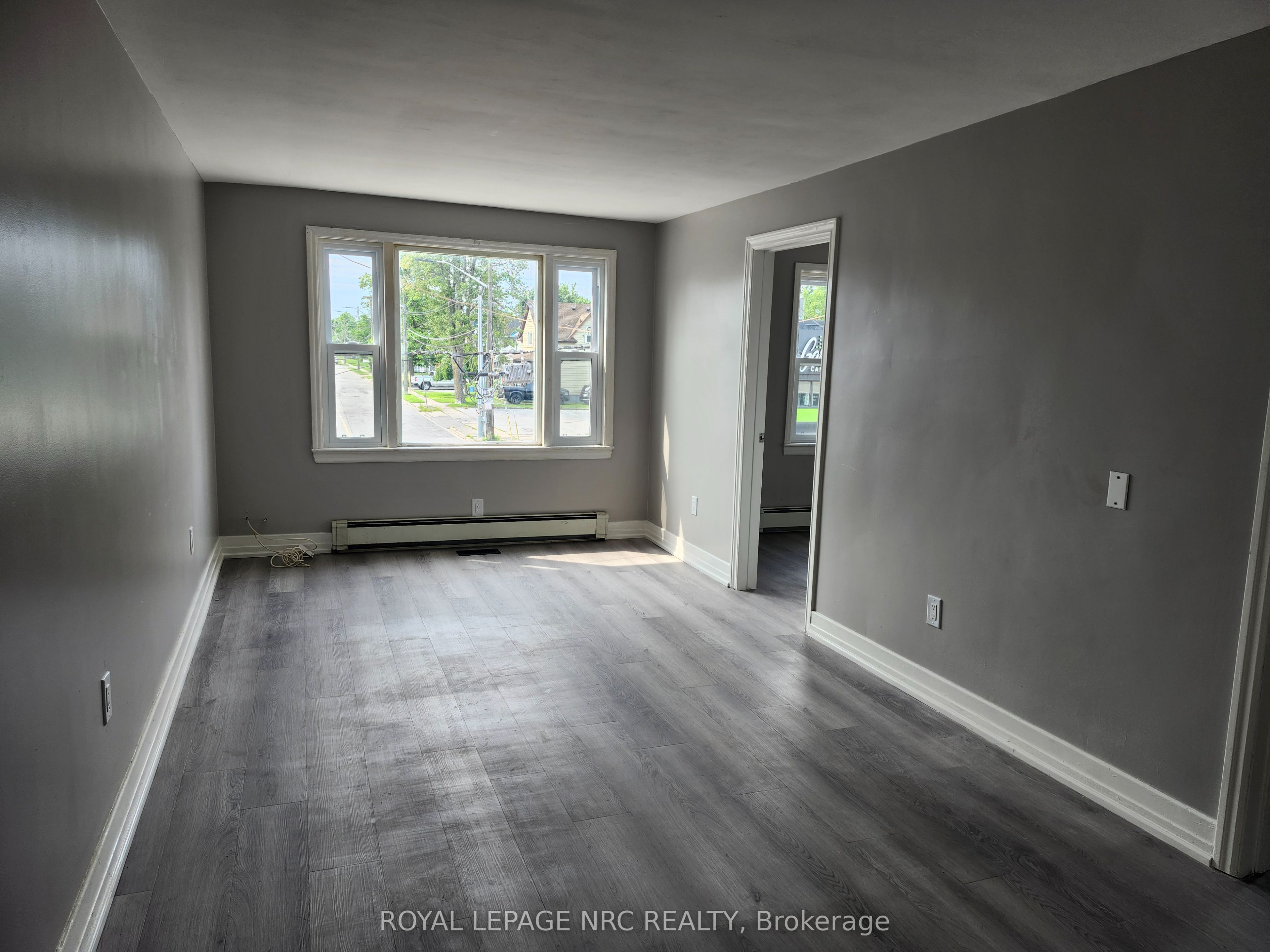 Unit 1 - 476 EAST MAIN Street, Welland 2