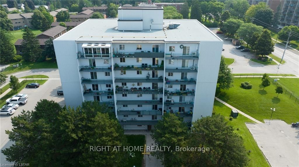 Unit 801 - 986 Huron Street, London 3
