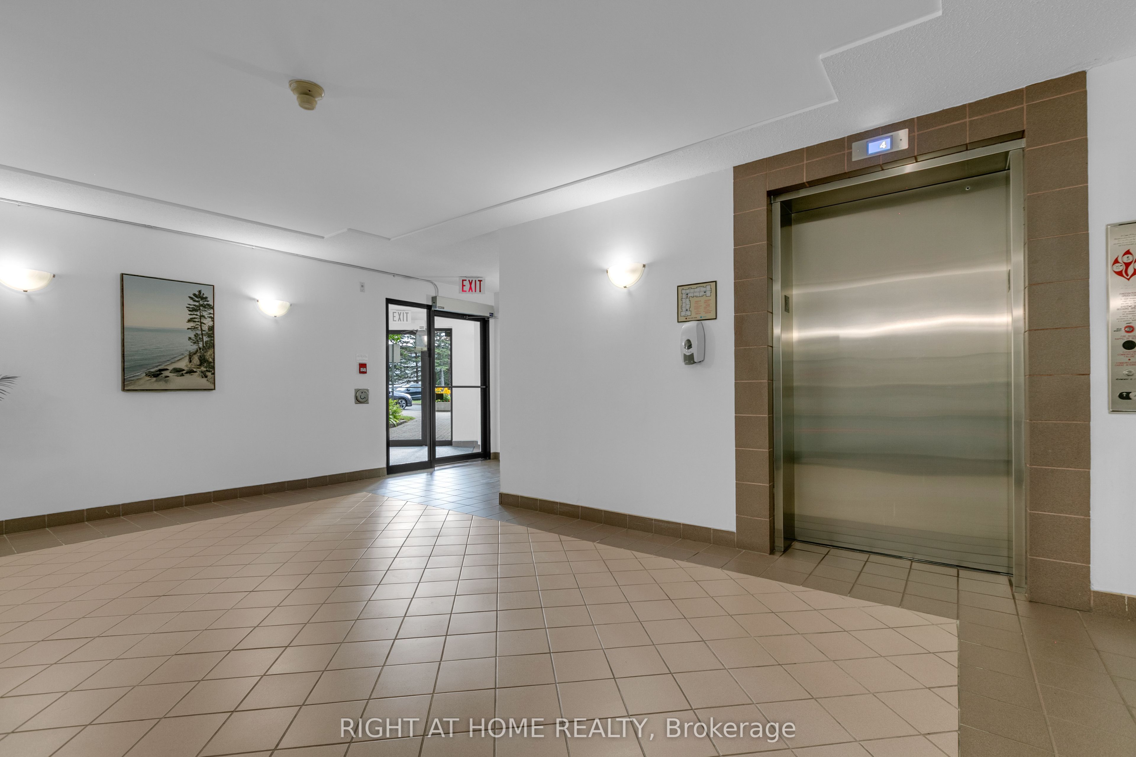 Unit 301 - 280 Brittany Drive, Ottawa 2