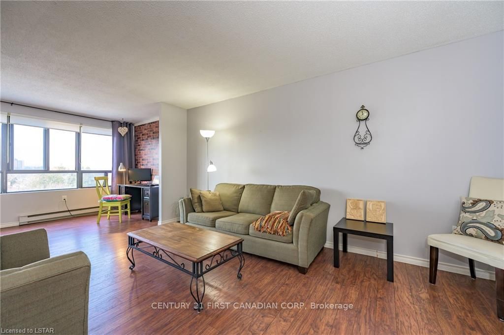 Unit 402 - 135 Baseline Road W, London 5
