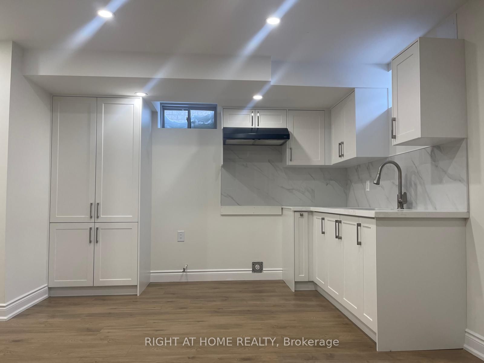 Unit Bsmt - 49 Masters Street, Welland 2