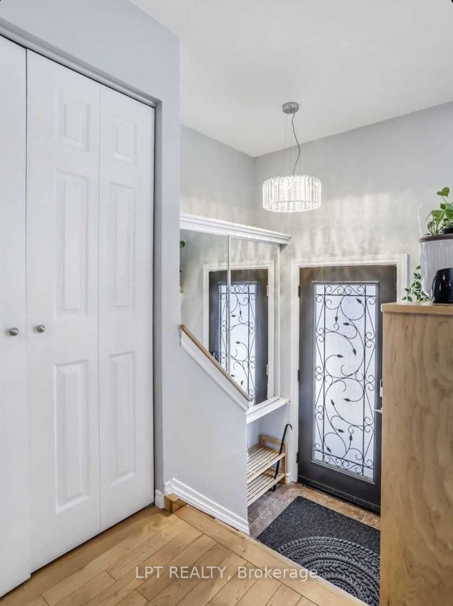 UPPER- 451 Brigadoon Drive, Hamilton 4