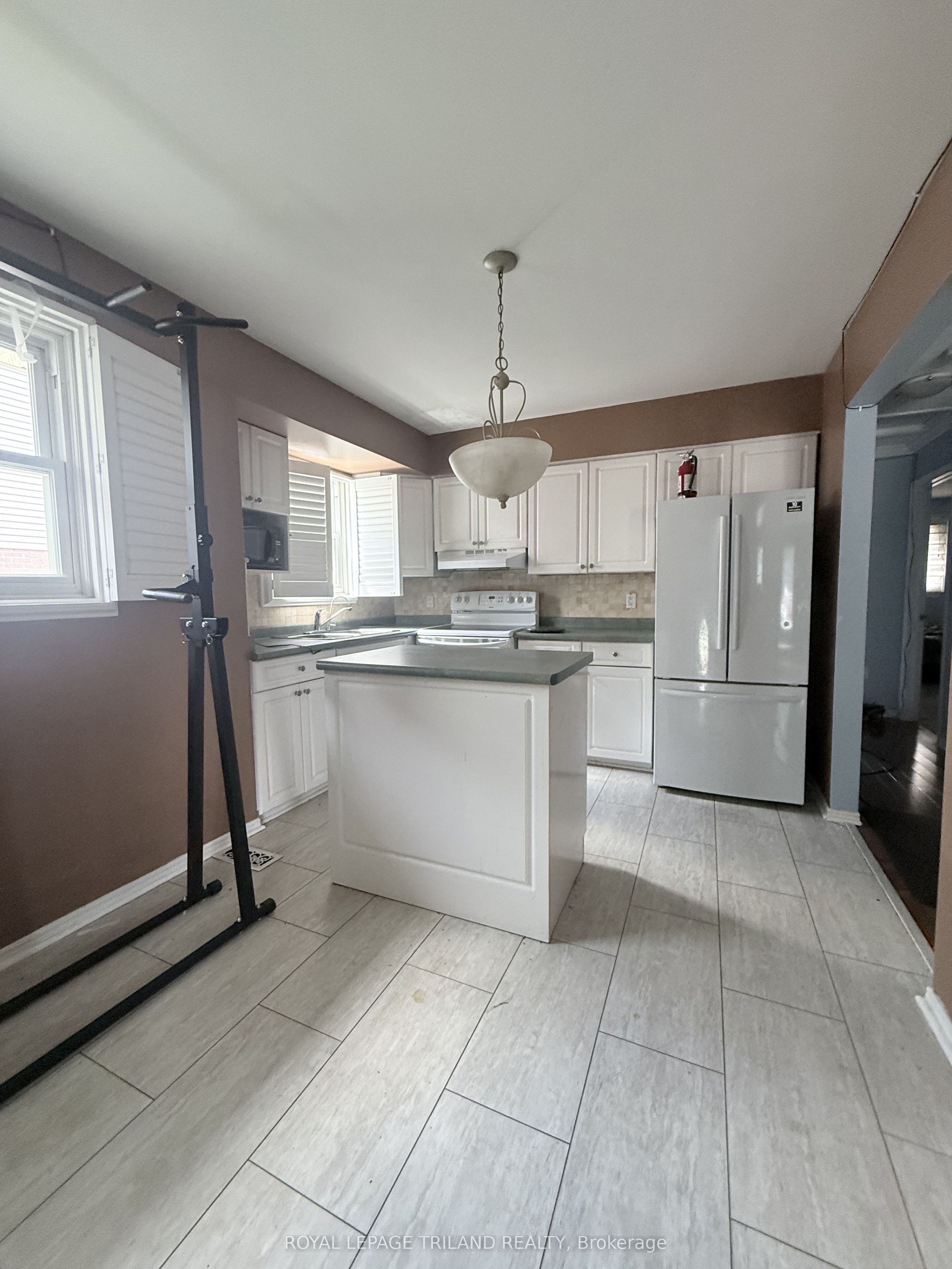 85 Bonaventure Drive, London 5