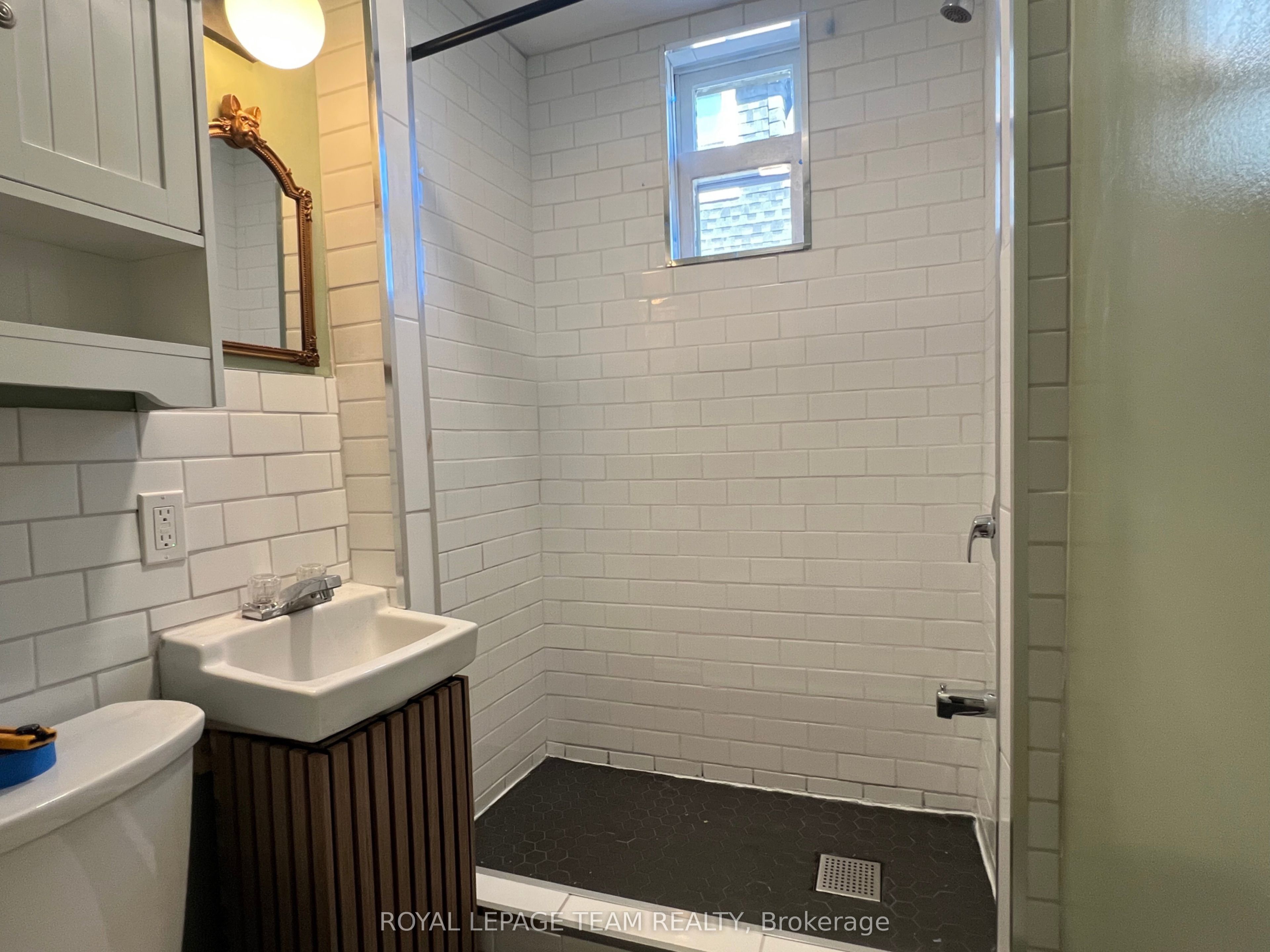 Unit 1 - 10 OXFORD Street, Ottawa 5