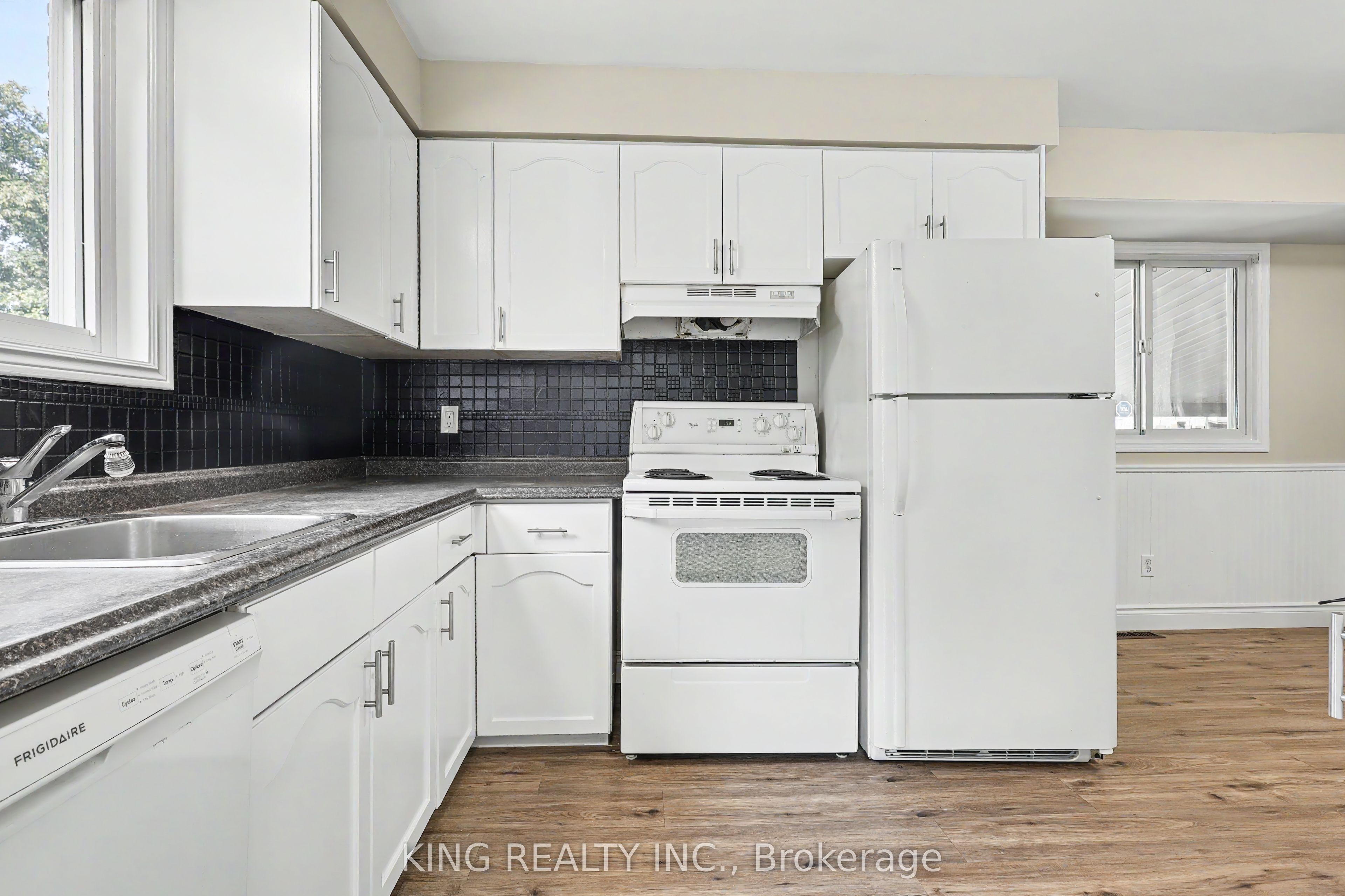 287 PORTSMOUTH Crescent E, London 5