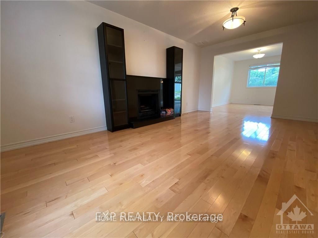 34 BROCKINGTON Crescent, Nepean 3