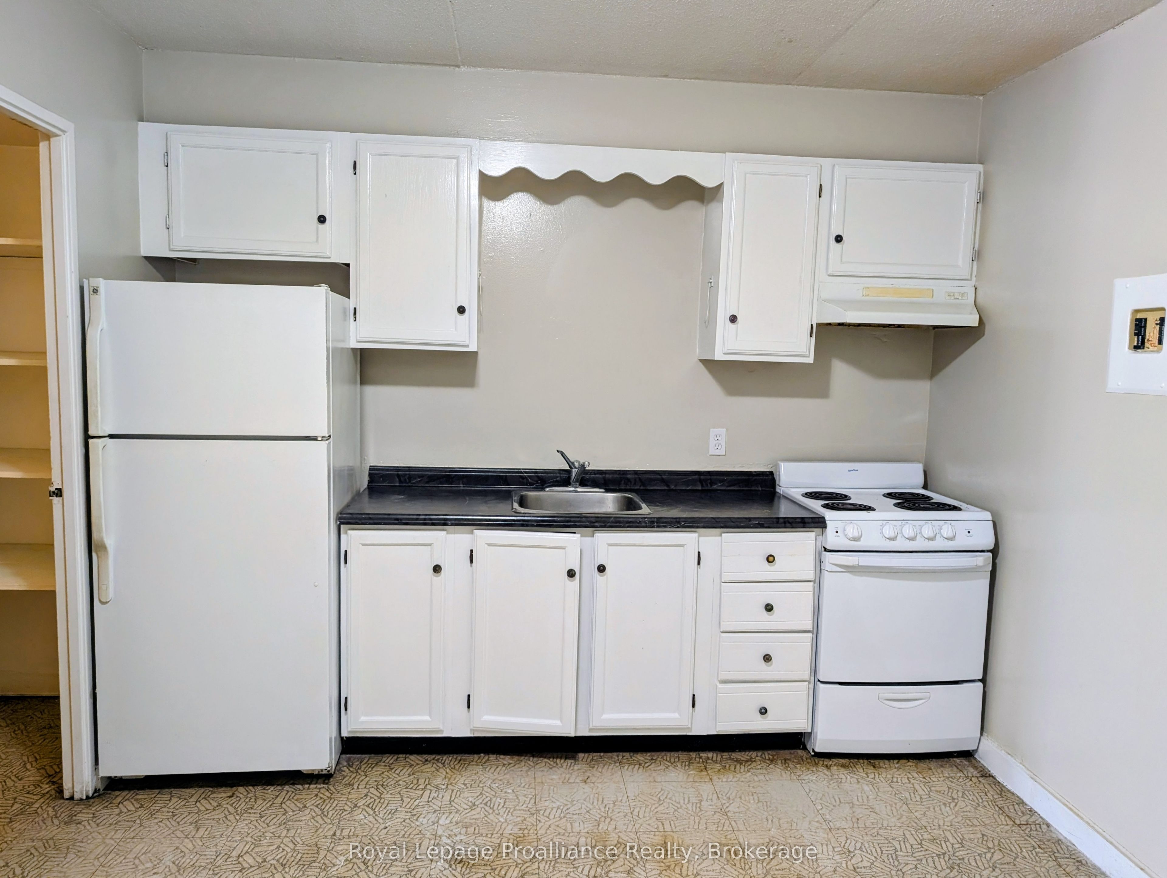 Unit 17 - 1837 Lansdowne Street W, Peterborough 3