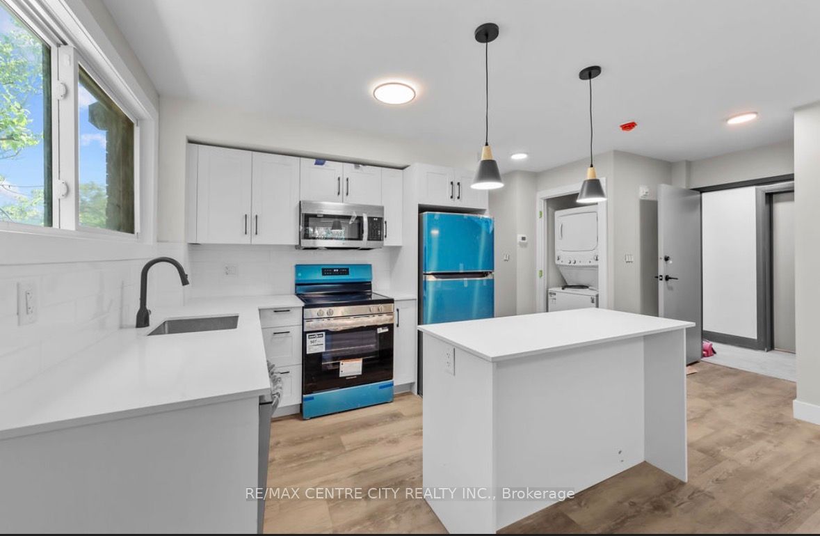 Unit 8 - 400 Scenic Drive, London 2