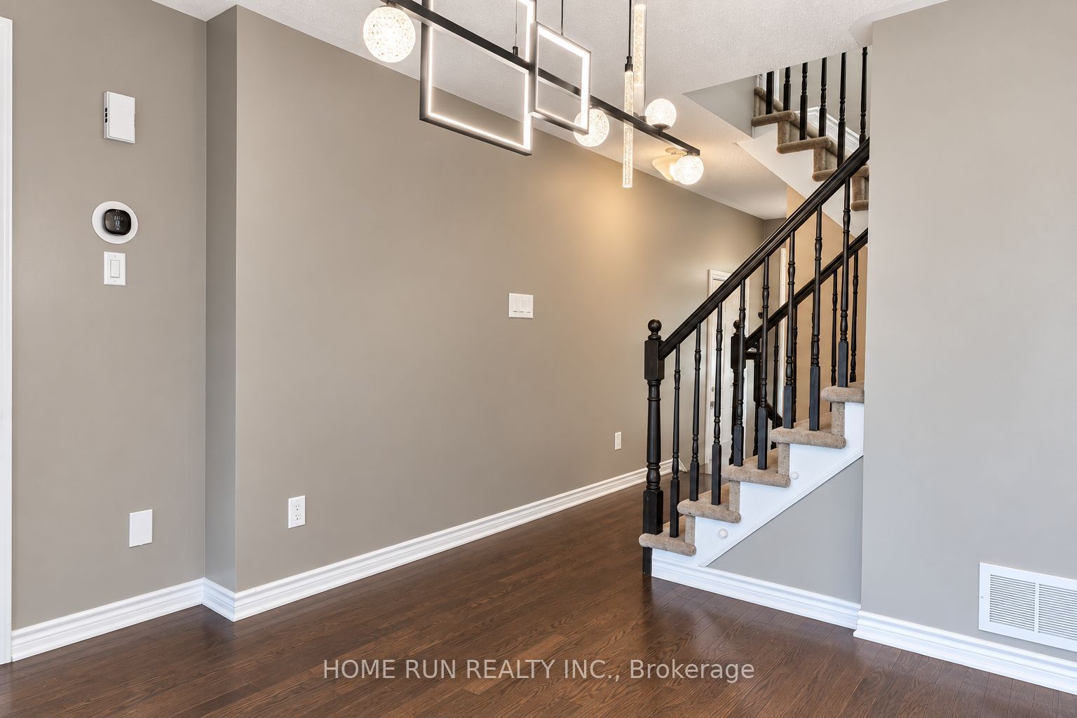 580 Meadowcreek Circle, Kanata 3