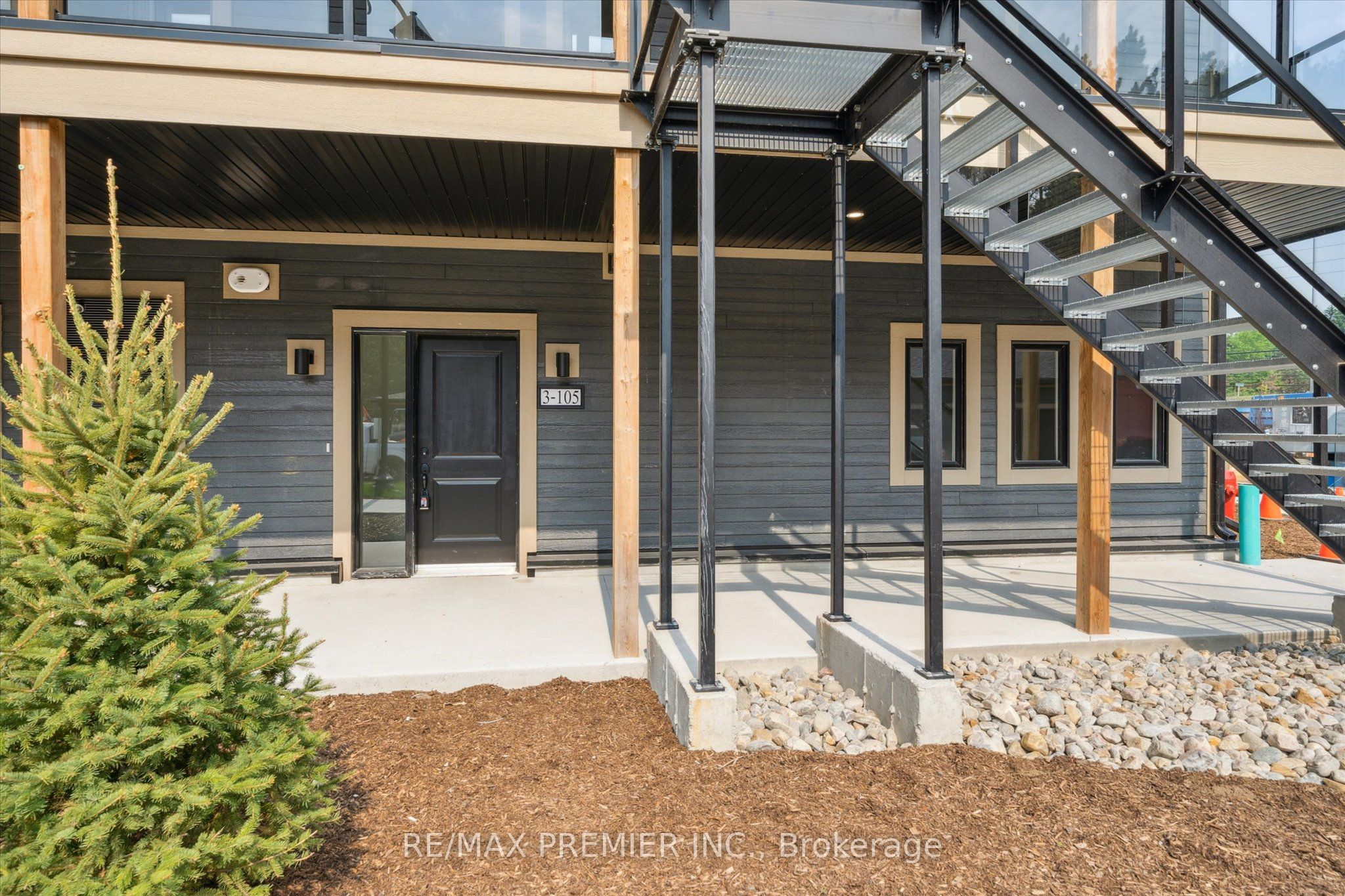 Unit 3-105 - 253 Crescent Bay Lane, Huntsville 3