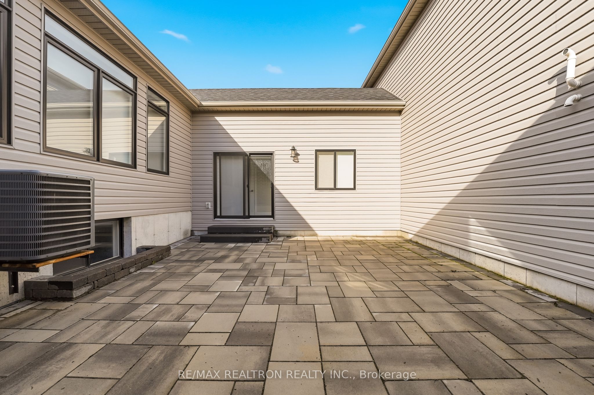 Unit B - 70 Riverstone Way, Belleville 2