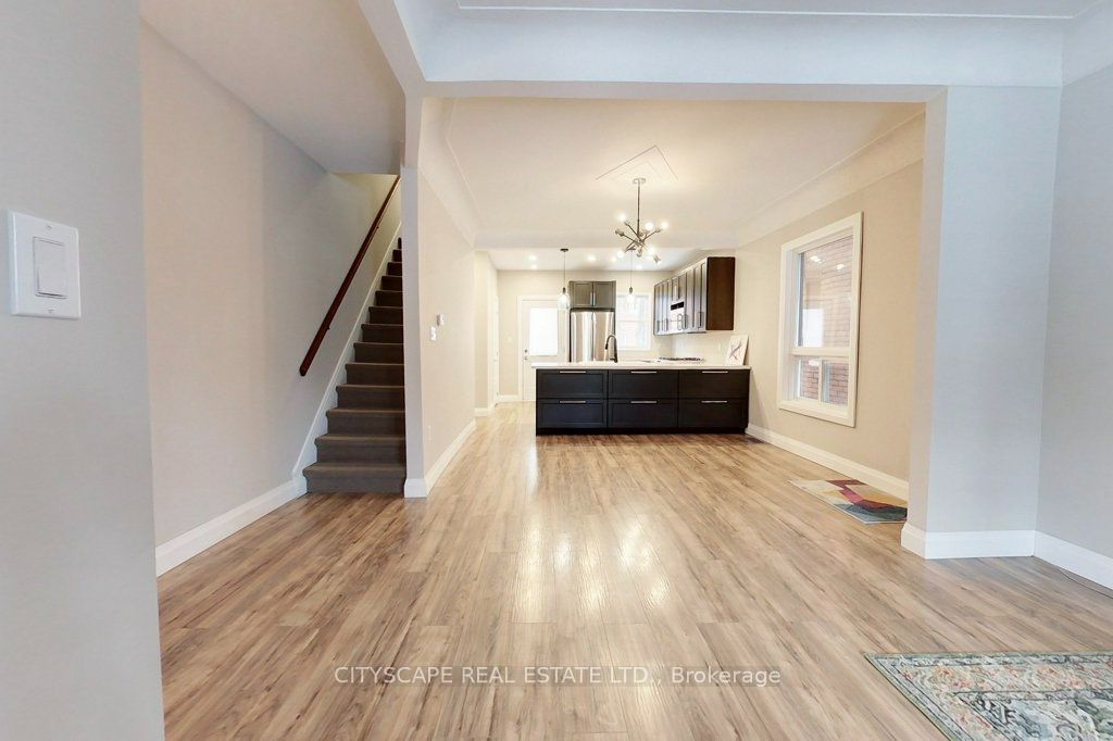 39 Holton Avenue N, Hamilton 5