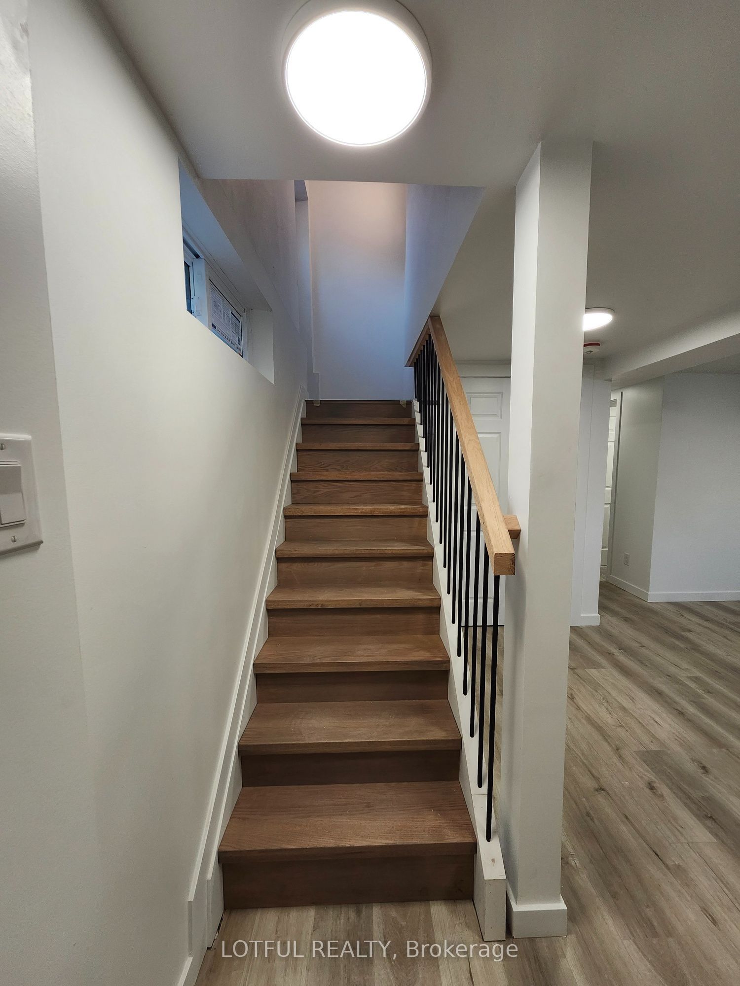 Unit B - 907 Smyth Road, Ottawa 2