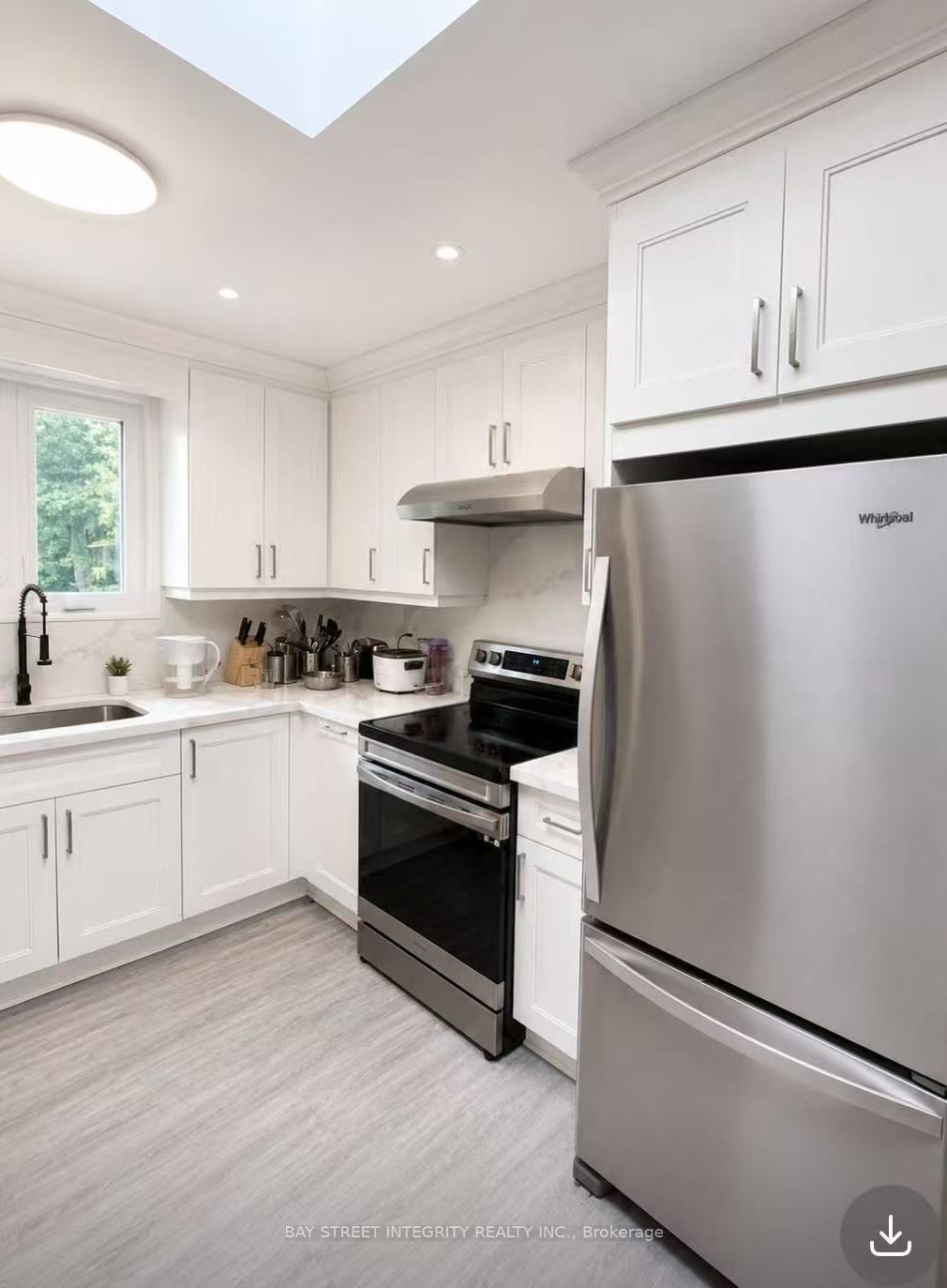 Upper 758 Bradley Avenue, London 4