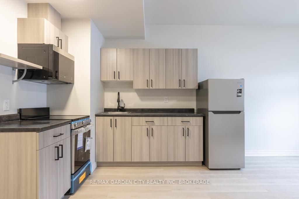 54 Front Street S, Thorold 2