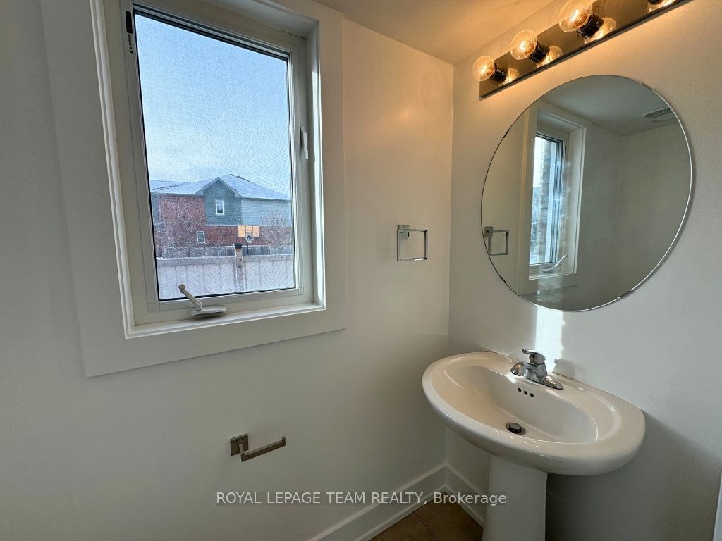 420 Haresfield Court, Orleans-Gloucester 4