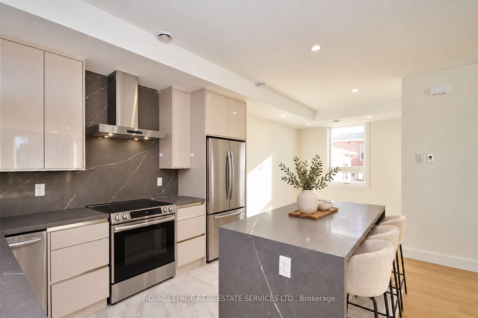 4B HURON Avenue N, Ottawa 3