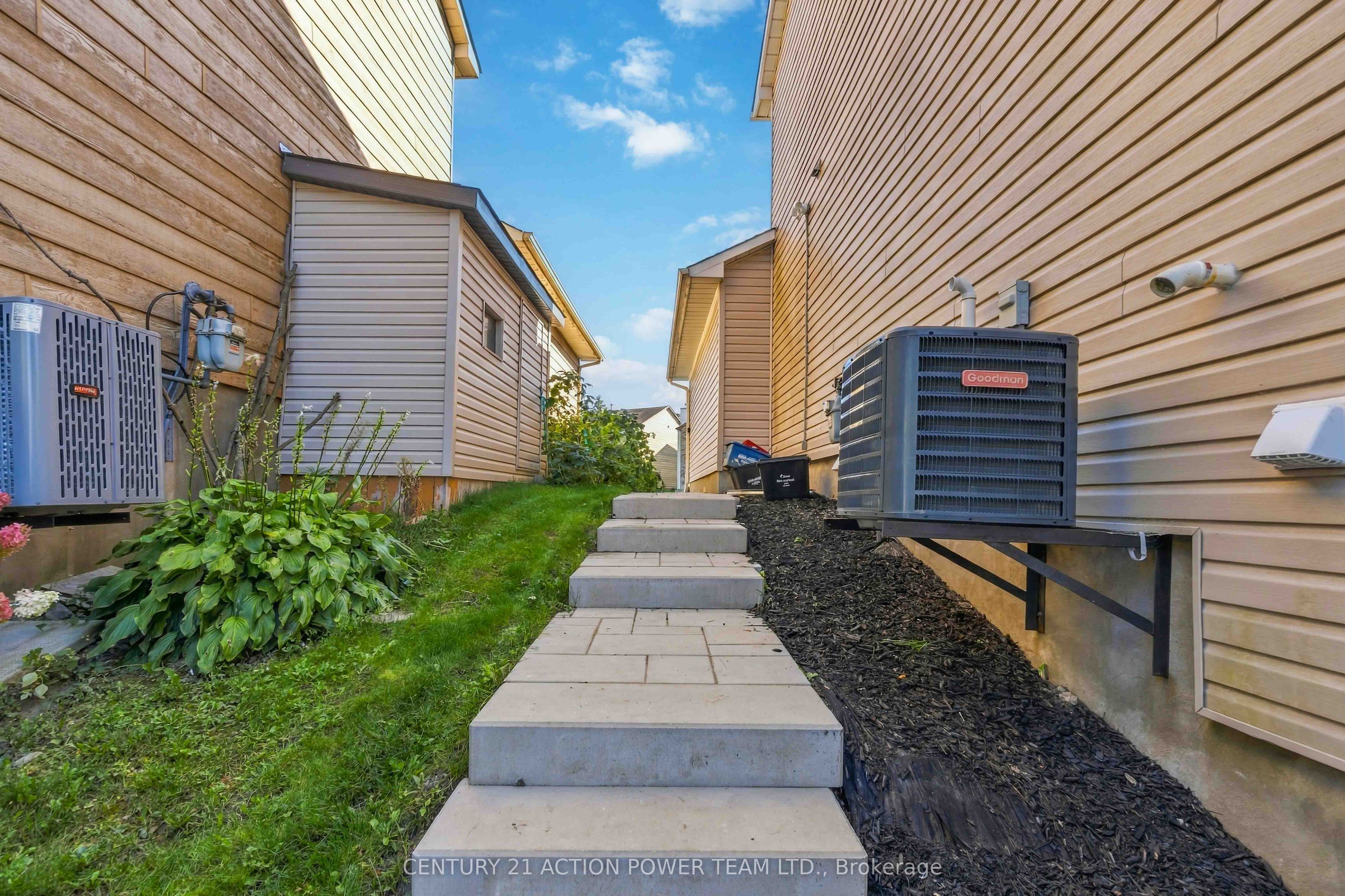 Unit B - 1936 Longman Crescent, Orleans-Gloucester 3