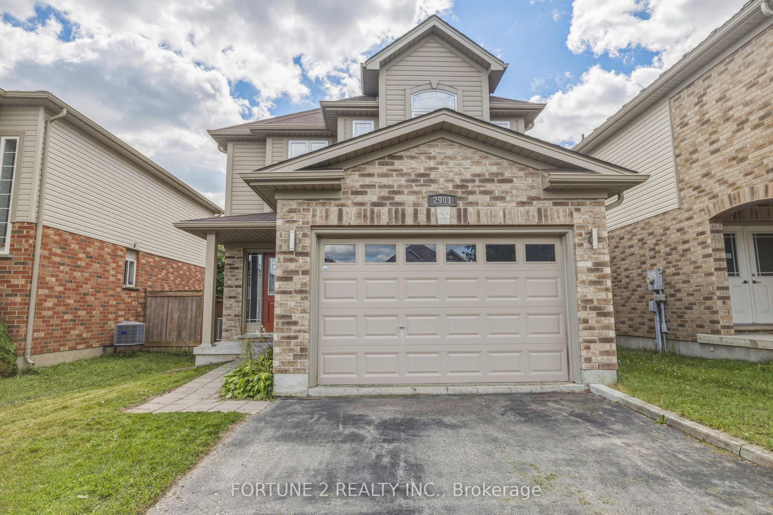 2901 LEMIEUX Walk, London 5
