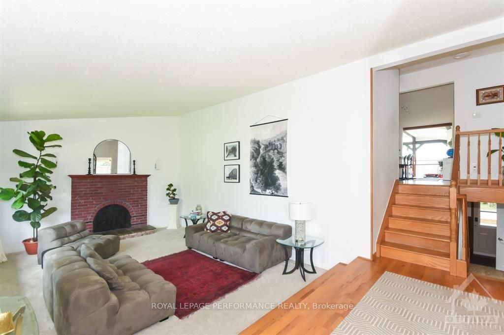 85 CROWNHILL Street, Orleans-Gloucester 5