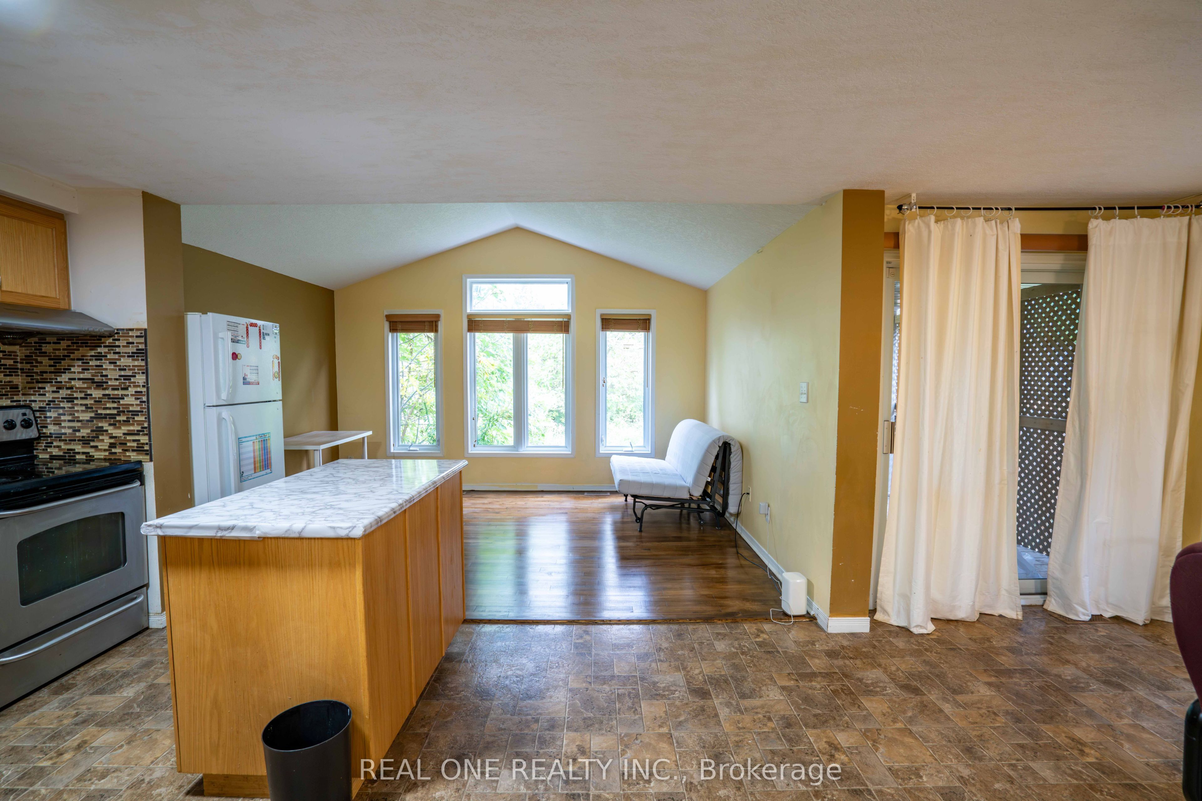 971 Creekside Drive, Waterloo 4